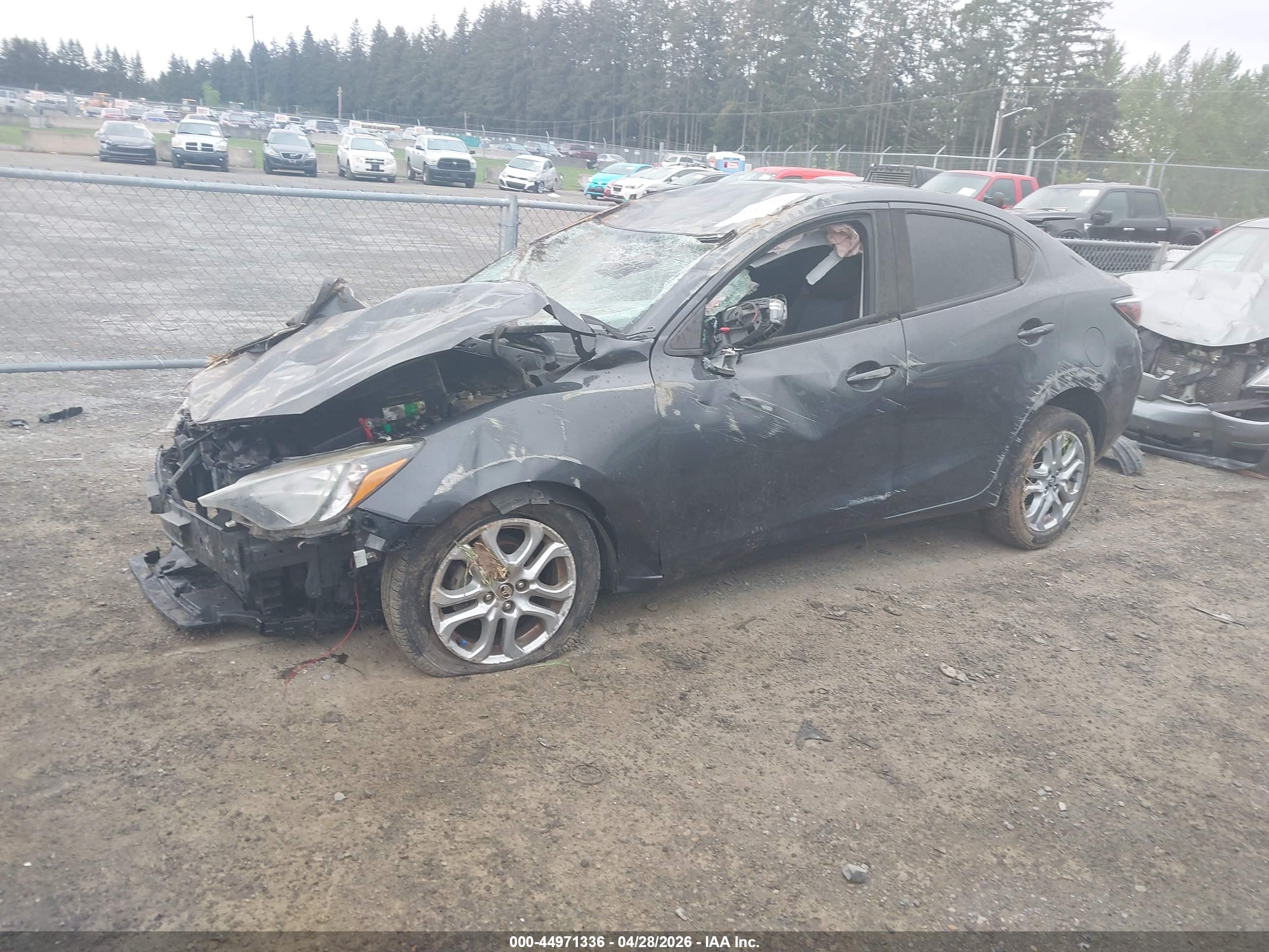 TOYOTA YARIS image 2