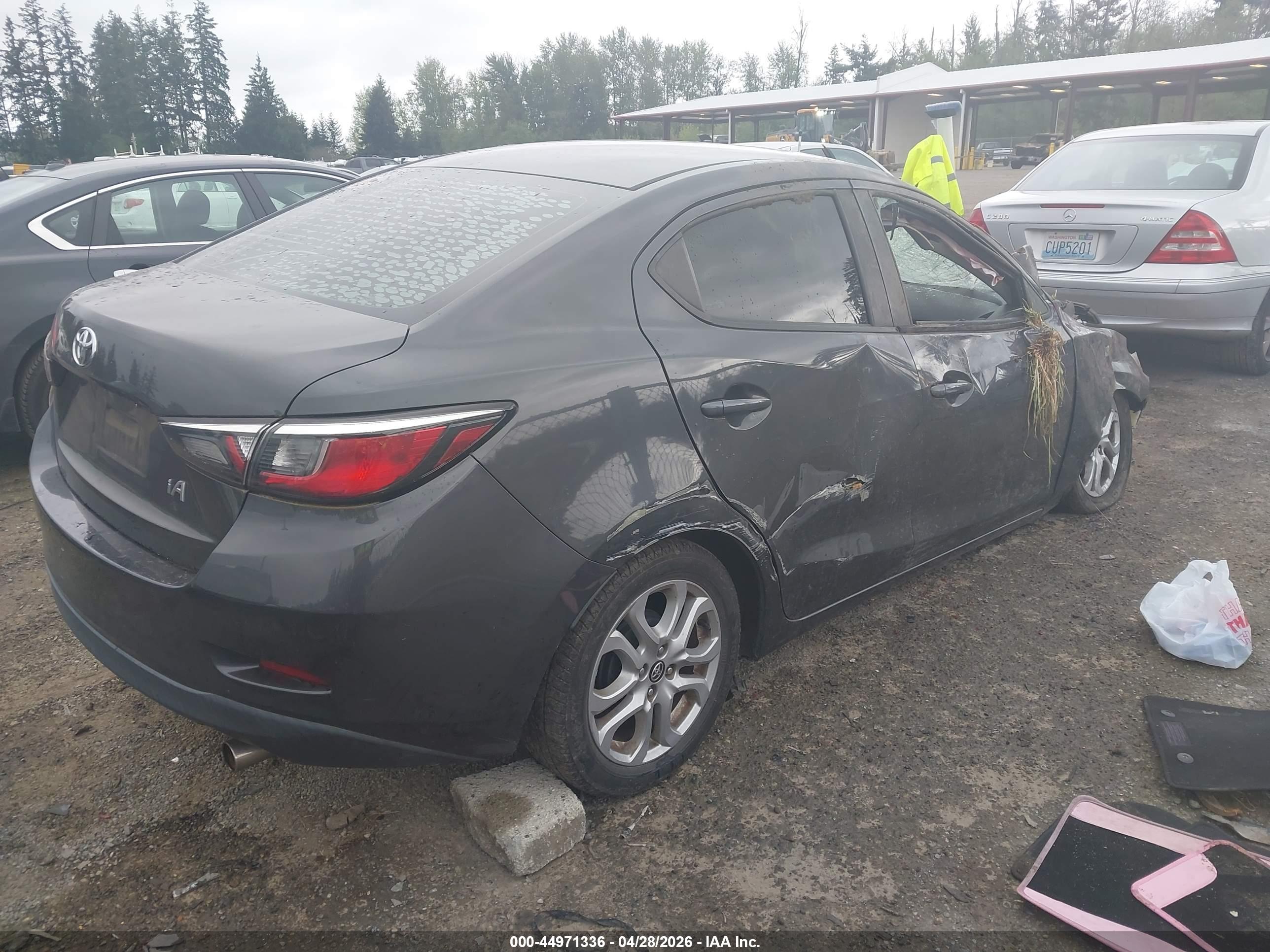 TOYOTA YARIS image 4