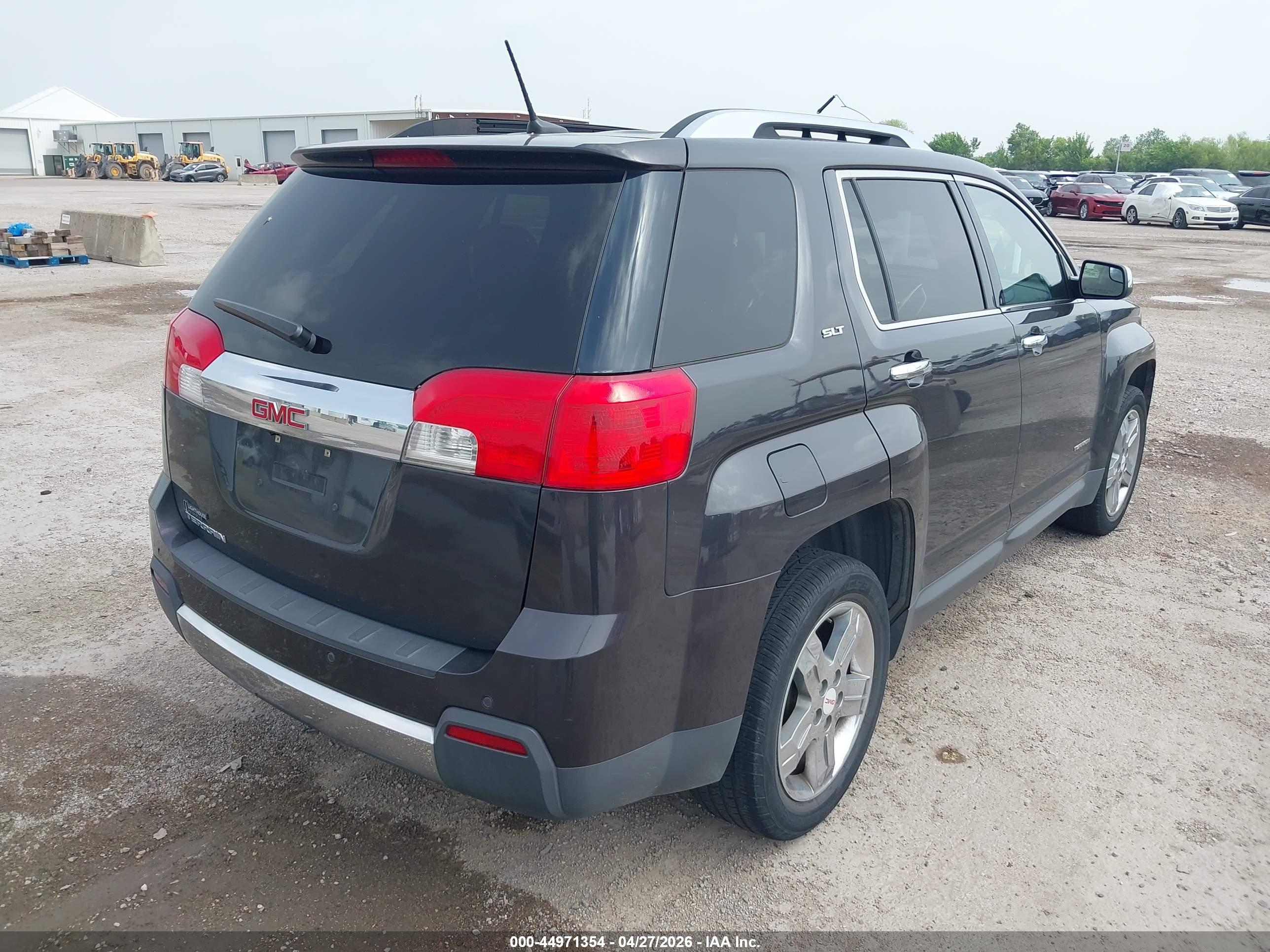 GMC TERRAIN image 4
