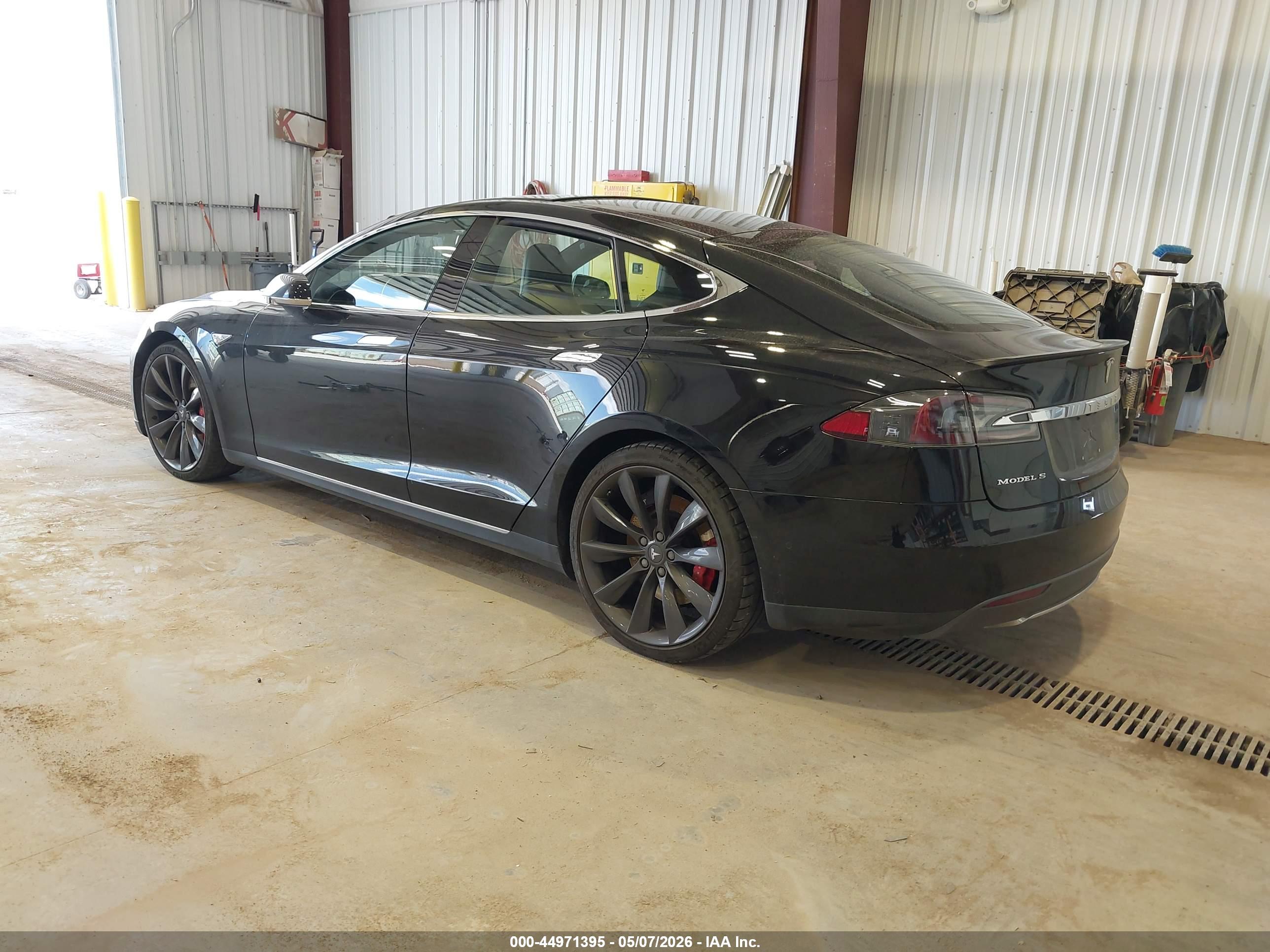 TESLA MODEL image 3