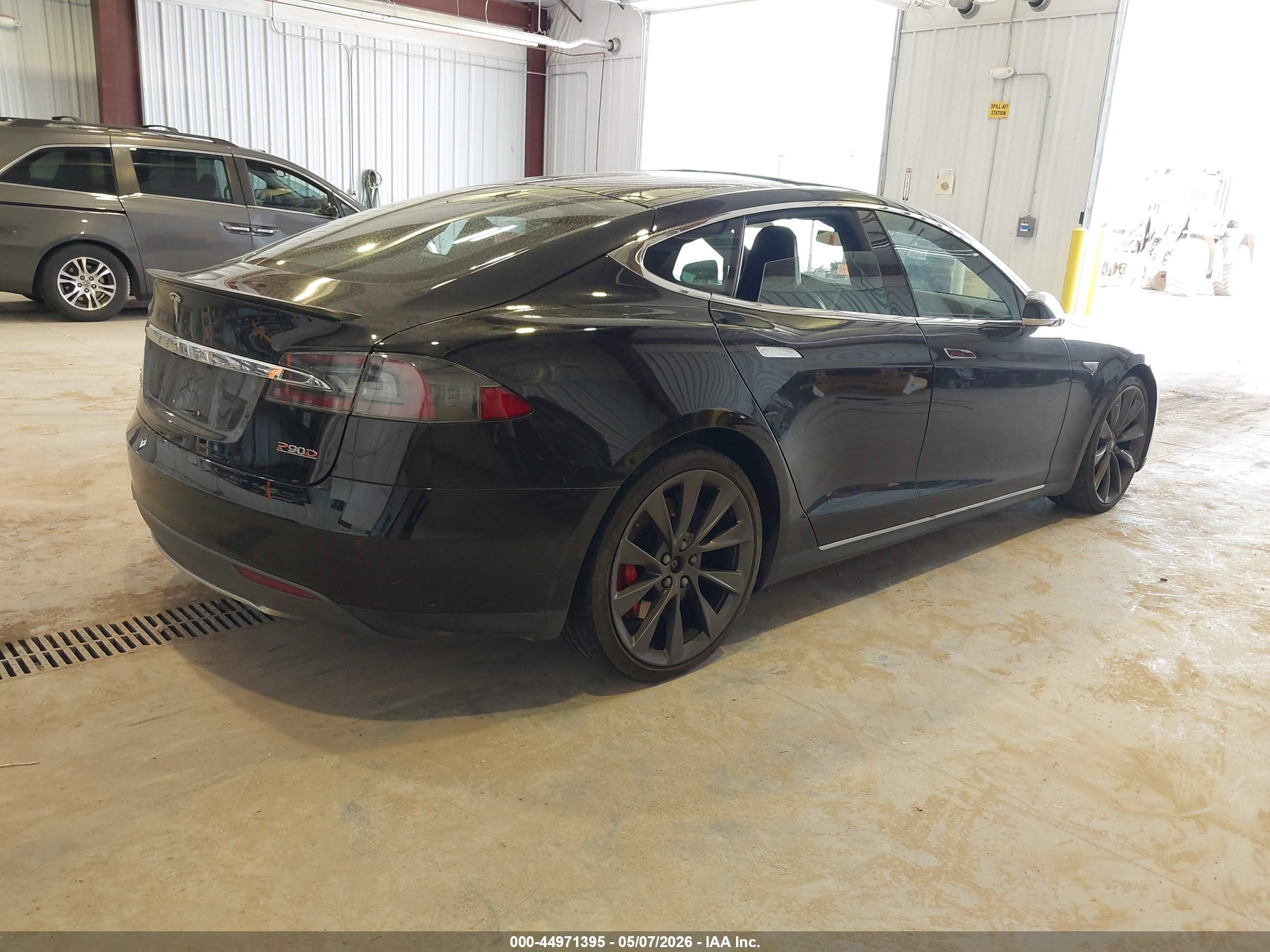 TESLA MODEL image 4