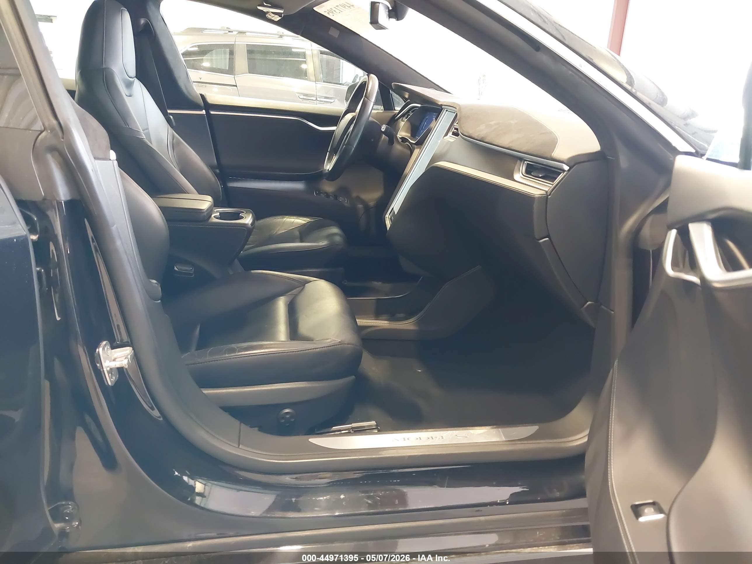 TESLA MODEL image 5