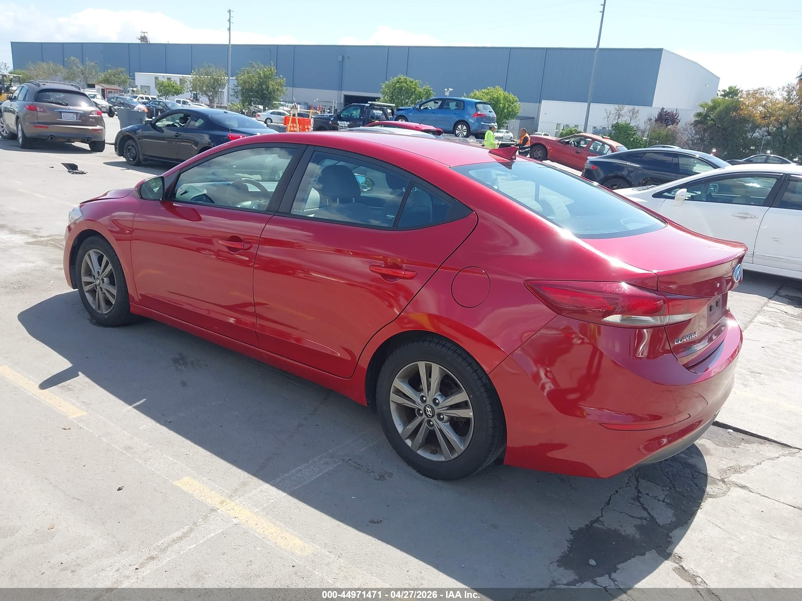 HYUNDAI ELANTRA image 3