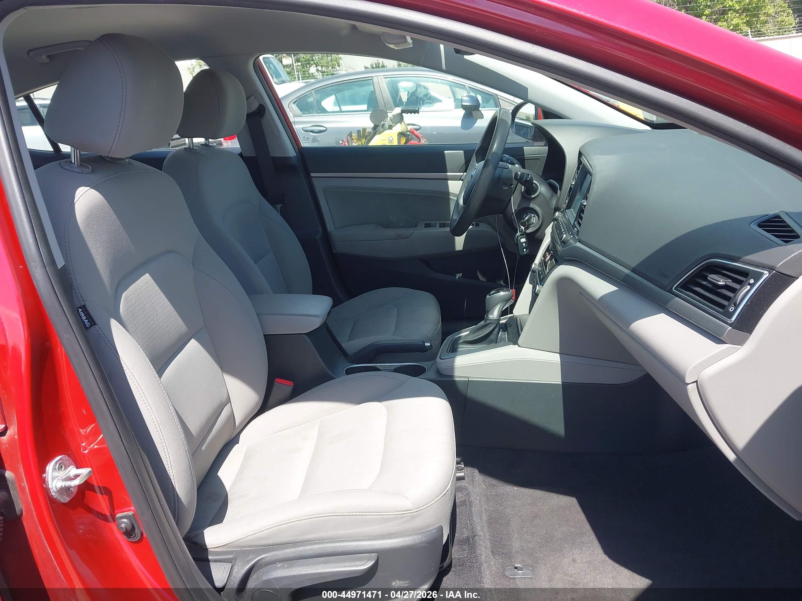 HYUNDAI ELANTRA image 5