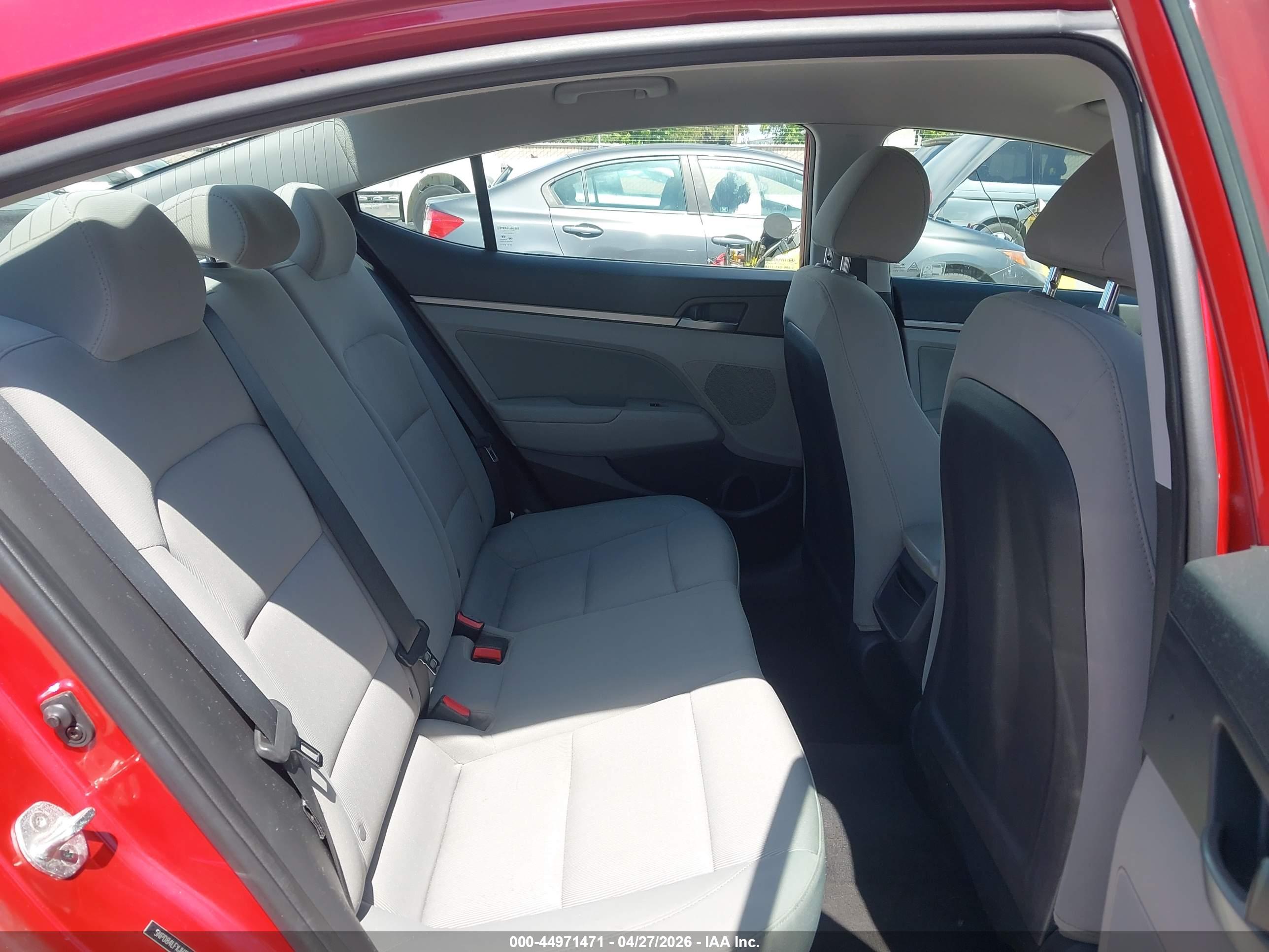 HYUNDAI ELANTRA image 8