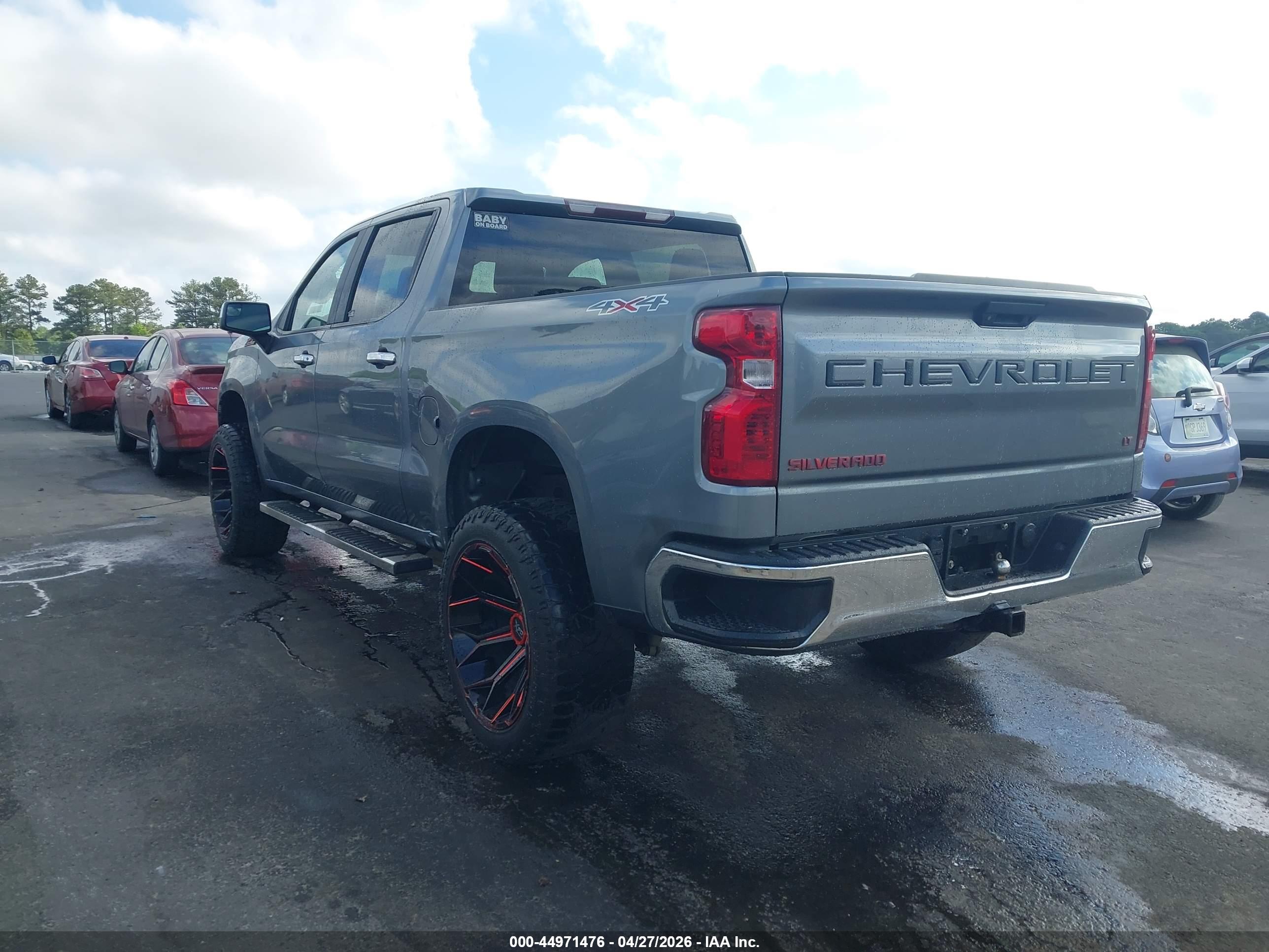 CHEVROLET SILVERADO image 3