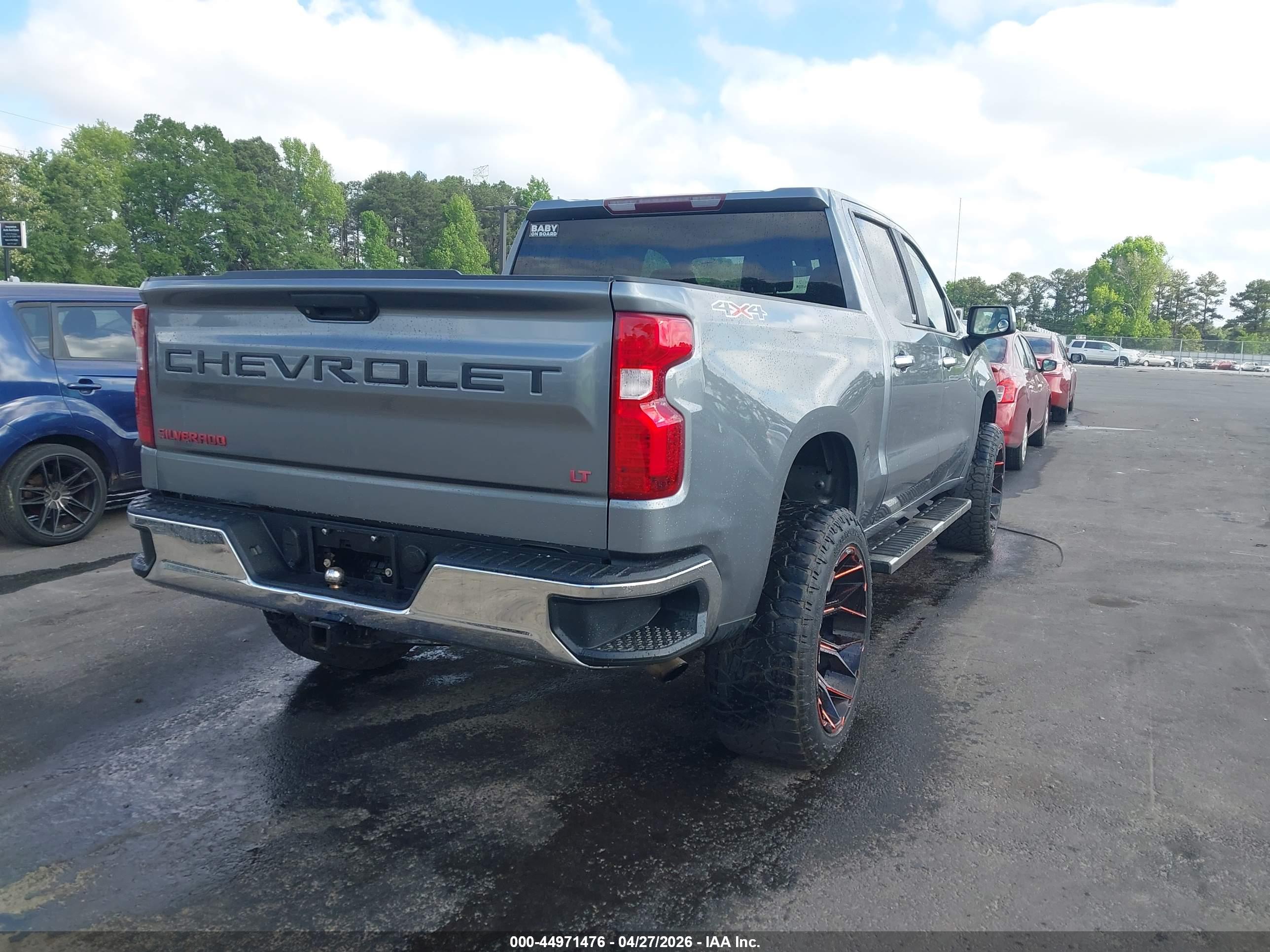 CHEVROLET SILVERADO image 4