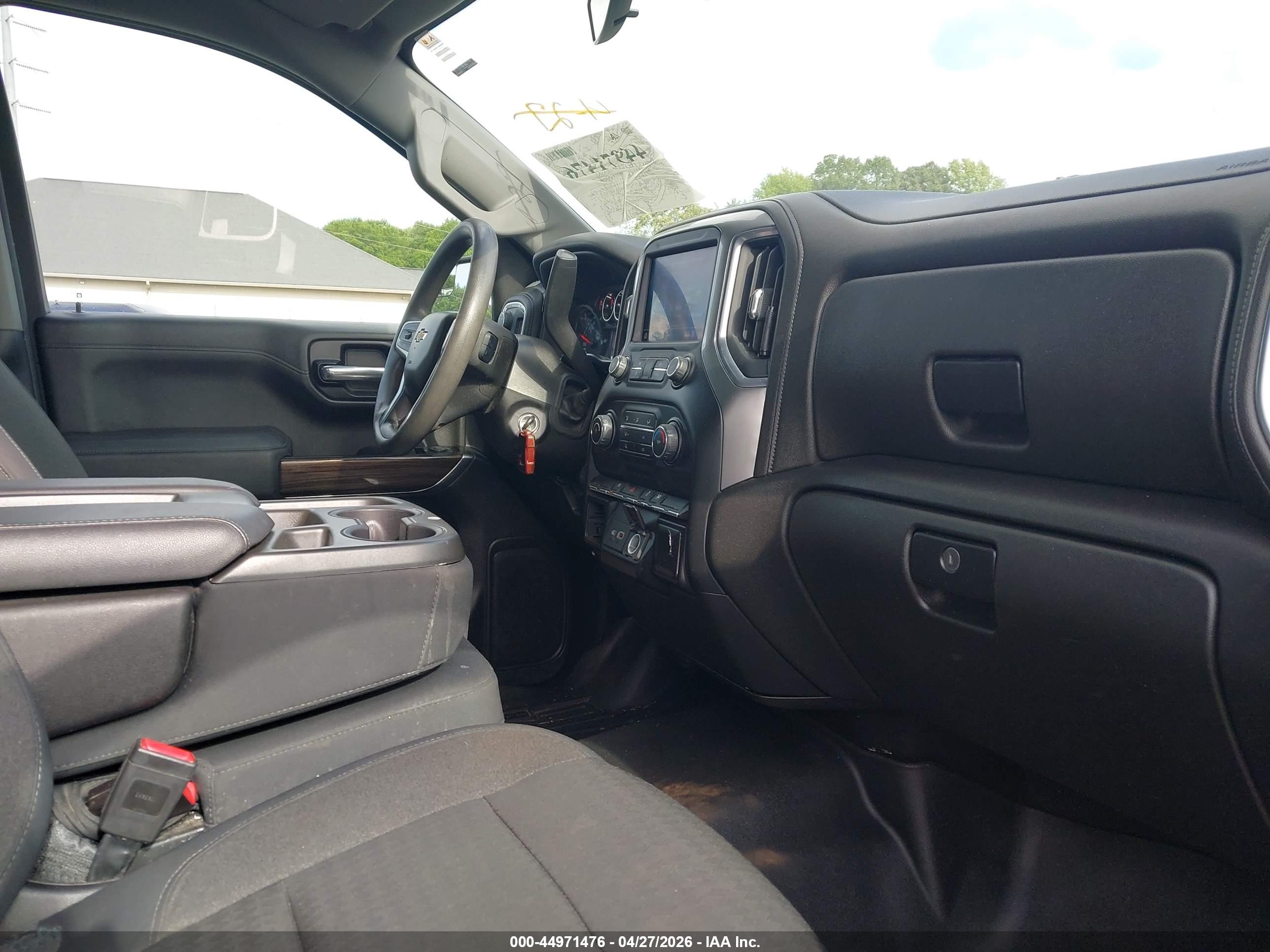 CHEVROLET SILVERADO image 5