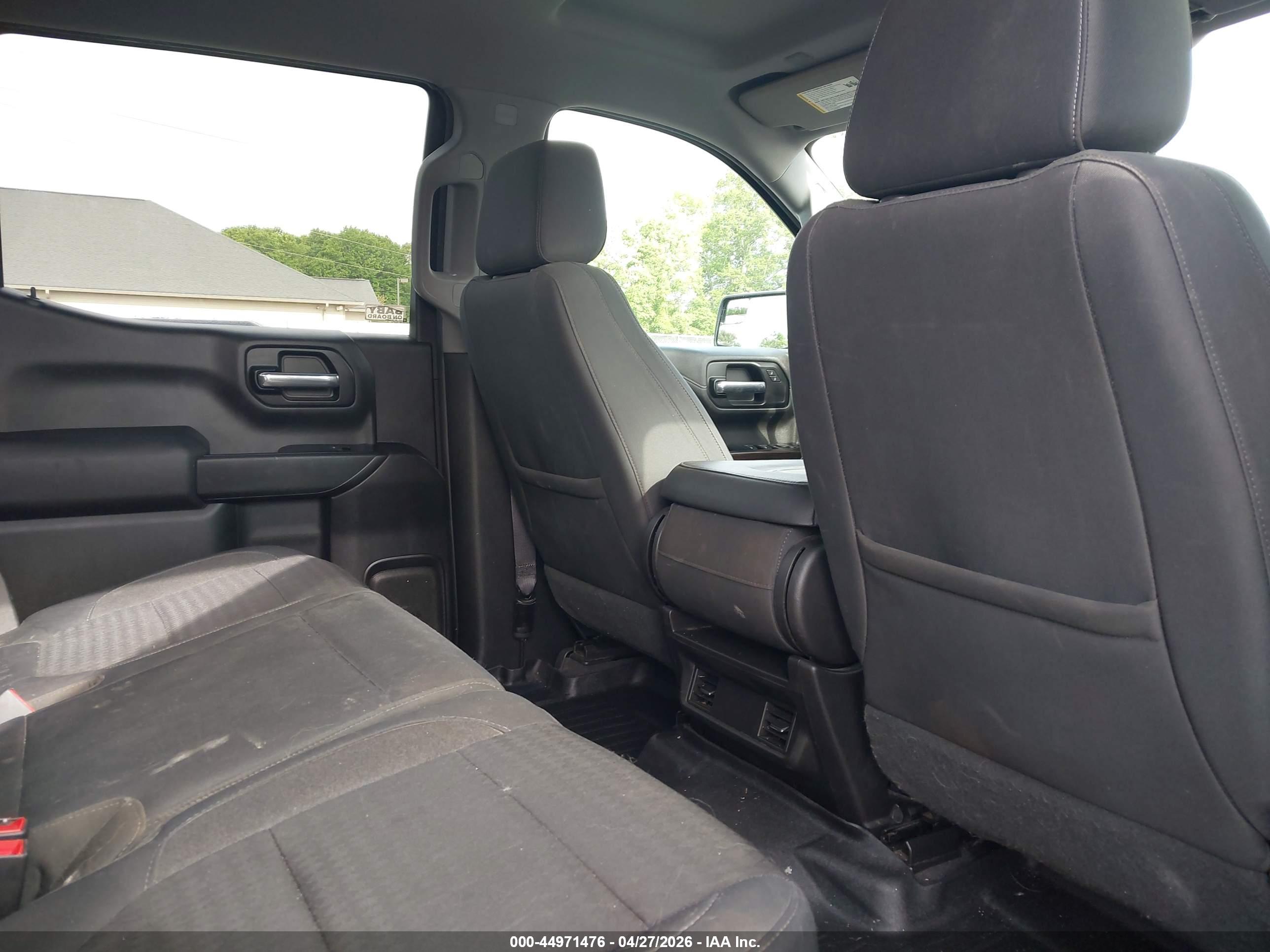 CHEVROLET SILVERADO image 8