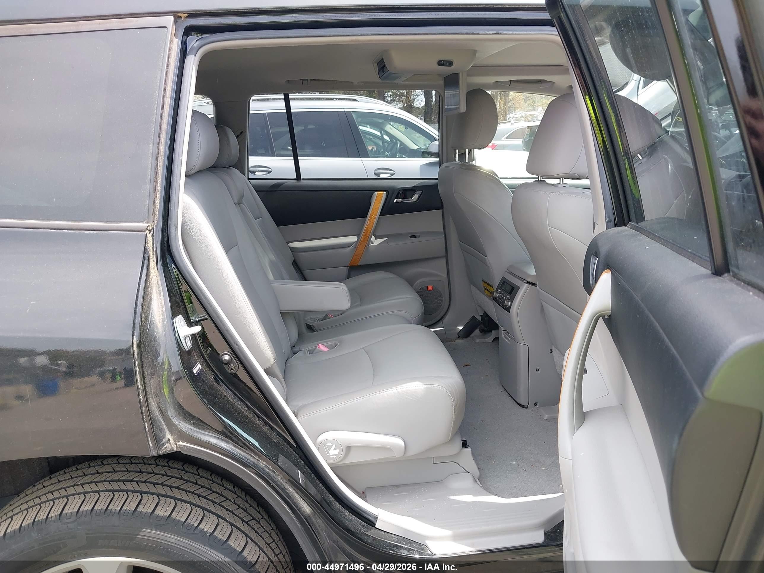 TOYOTA HIGHLANDER image 8
