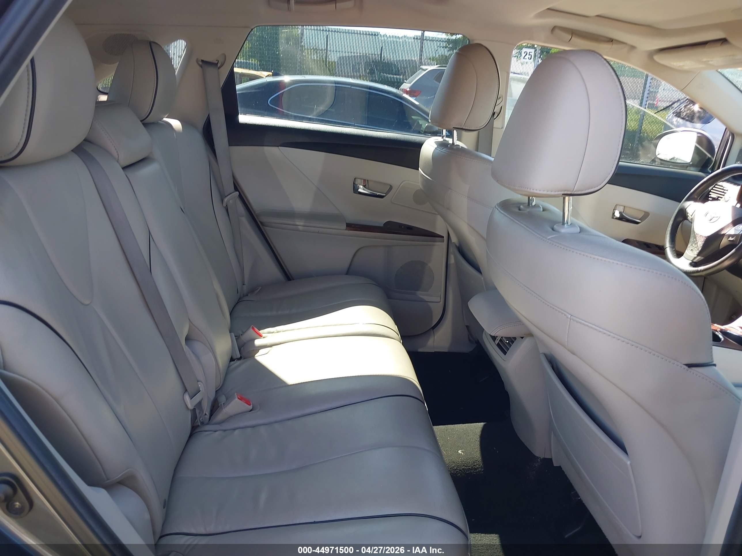TOYOTA VENZA image 8