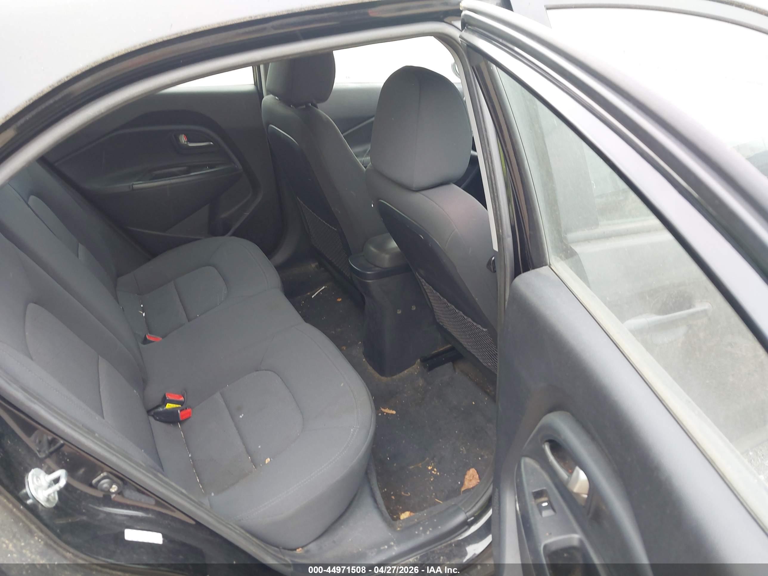 KIA RIO5 image 8