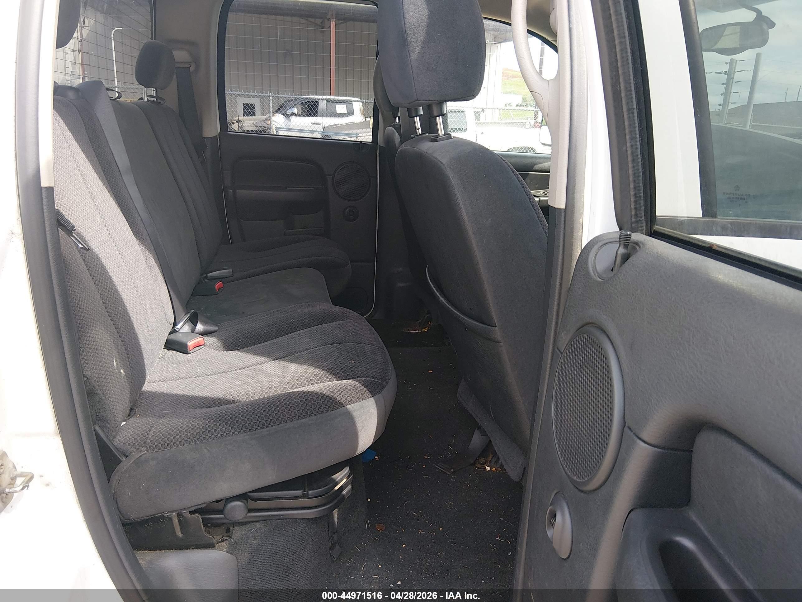 DODGE RAM image 8