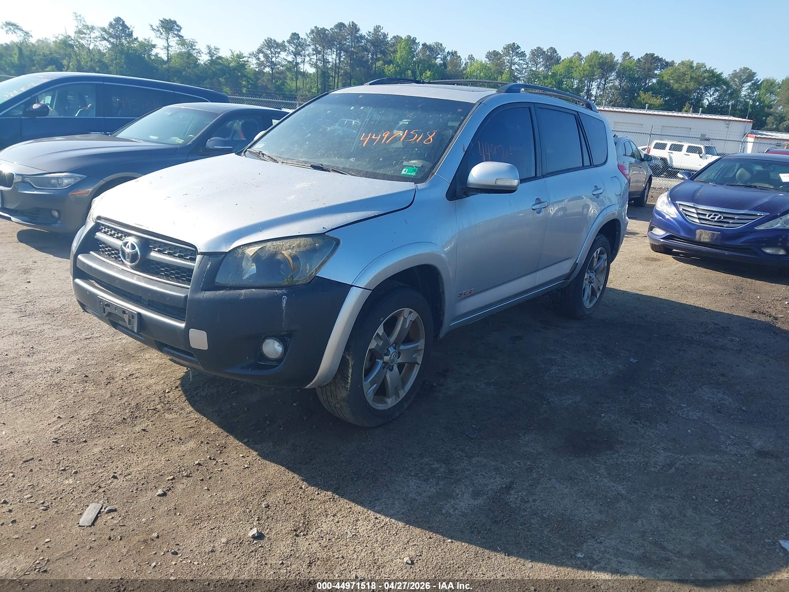 TOYOTA RAV4 image 2