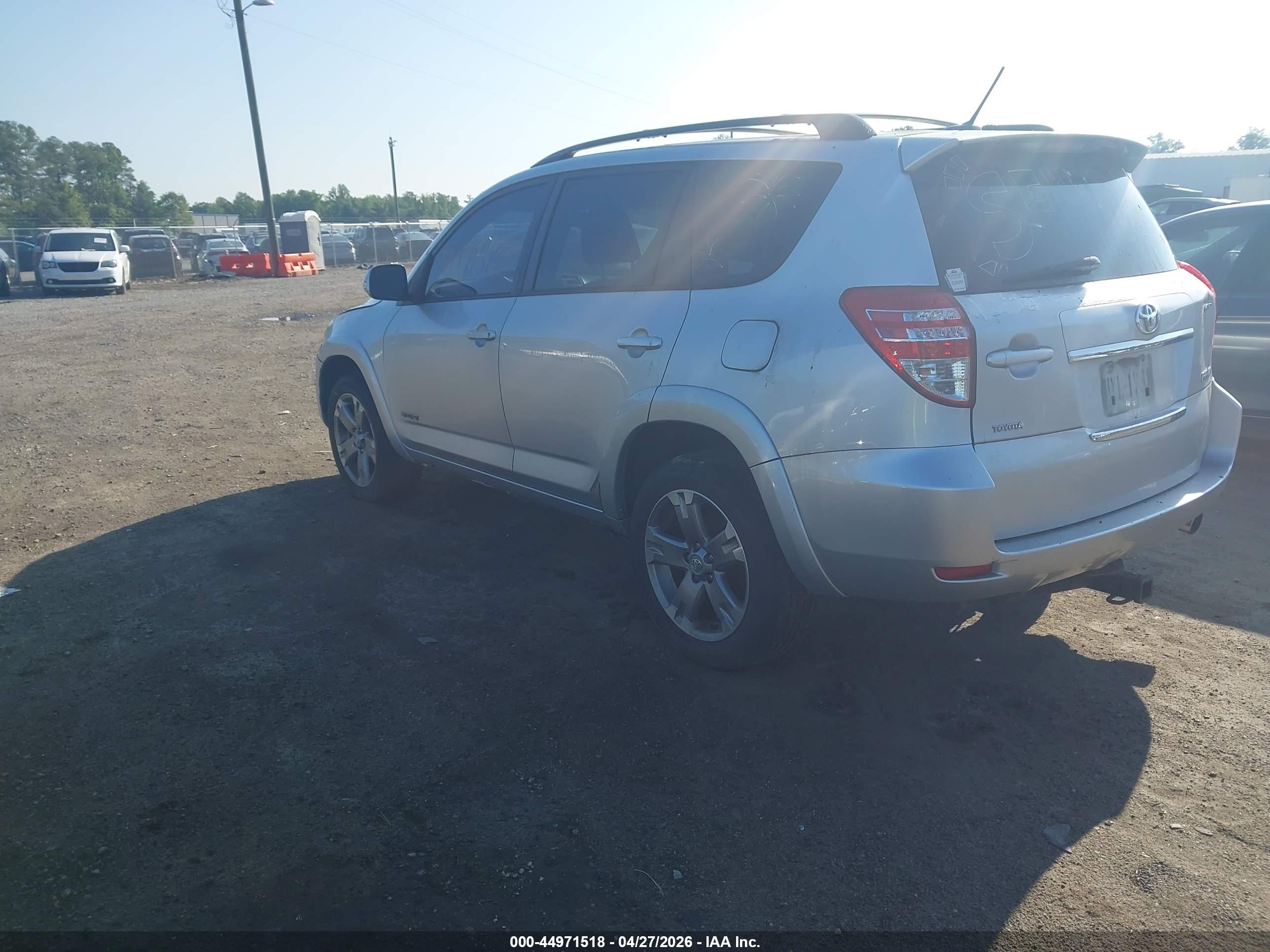 TOYOTA RAV4 image 3
