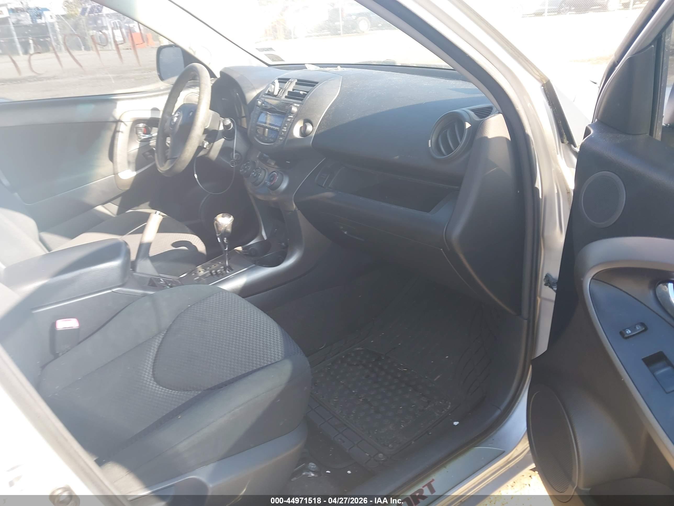 TOYOTA RAV4 image 5