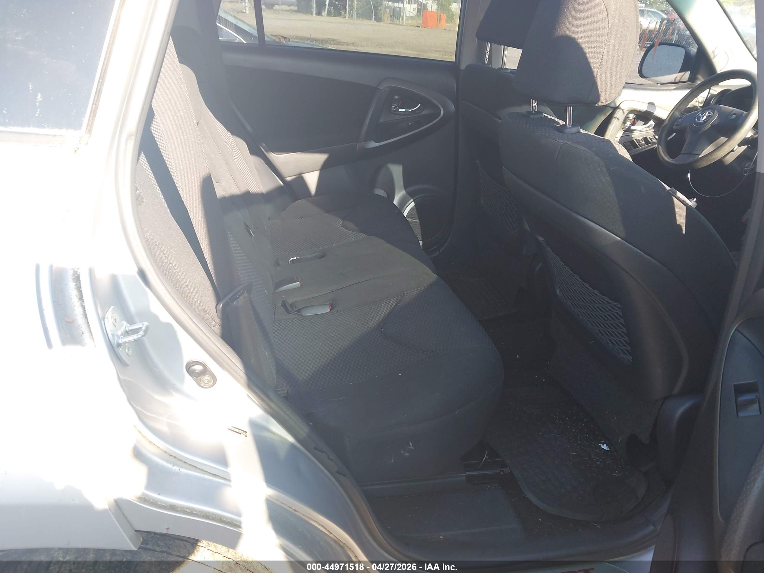 TOYOTA RAV4 image 8