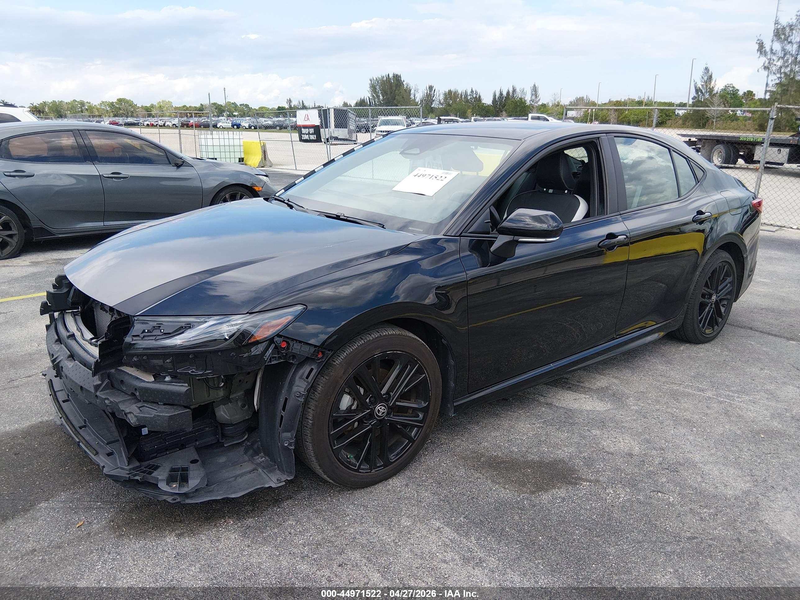 TOYOTA CAMRY image 2