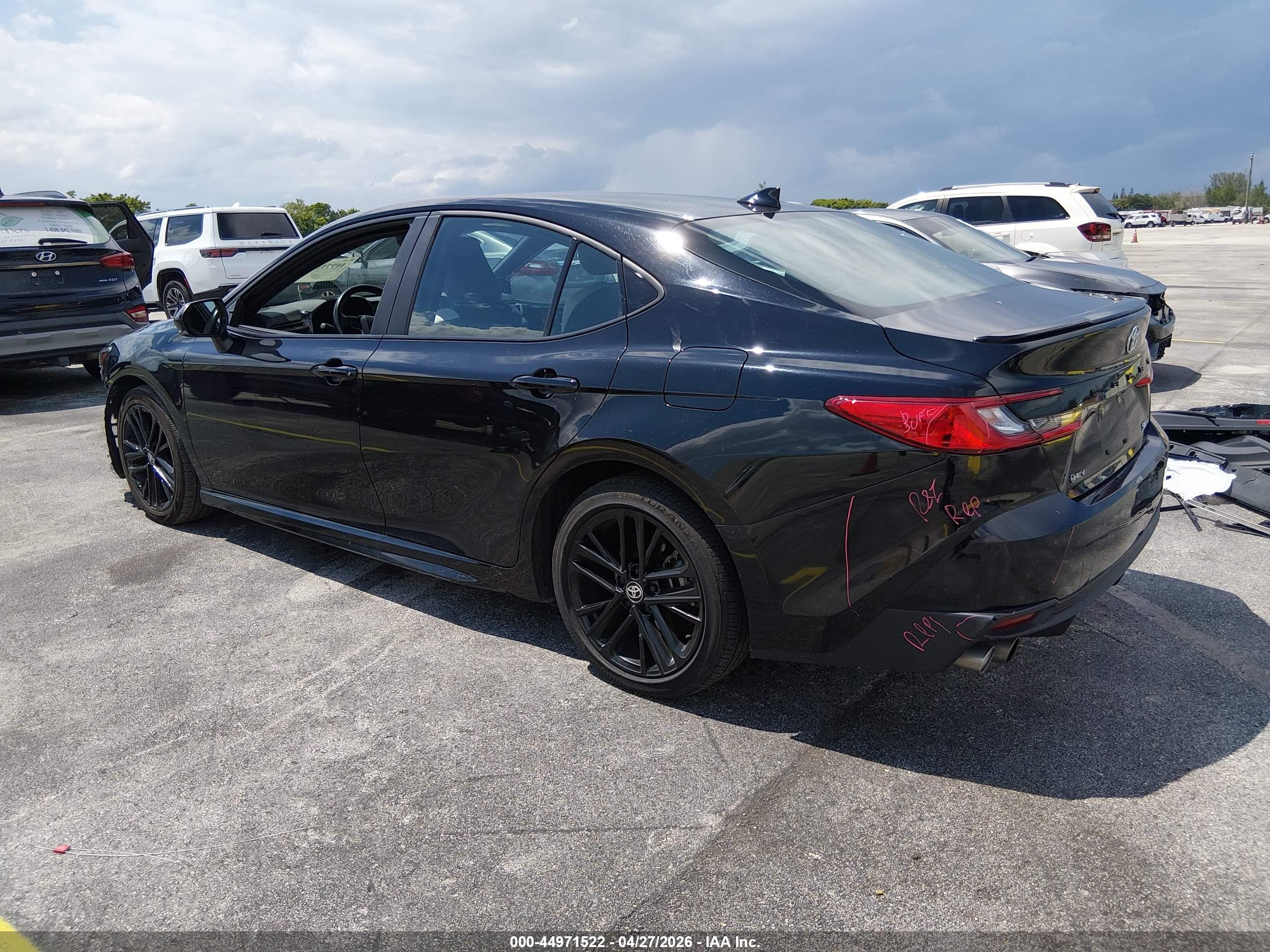 TOYOTA CAMRY image 3