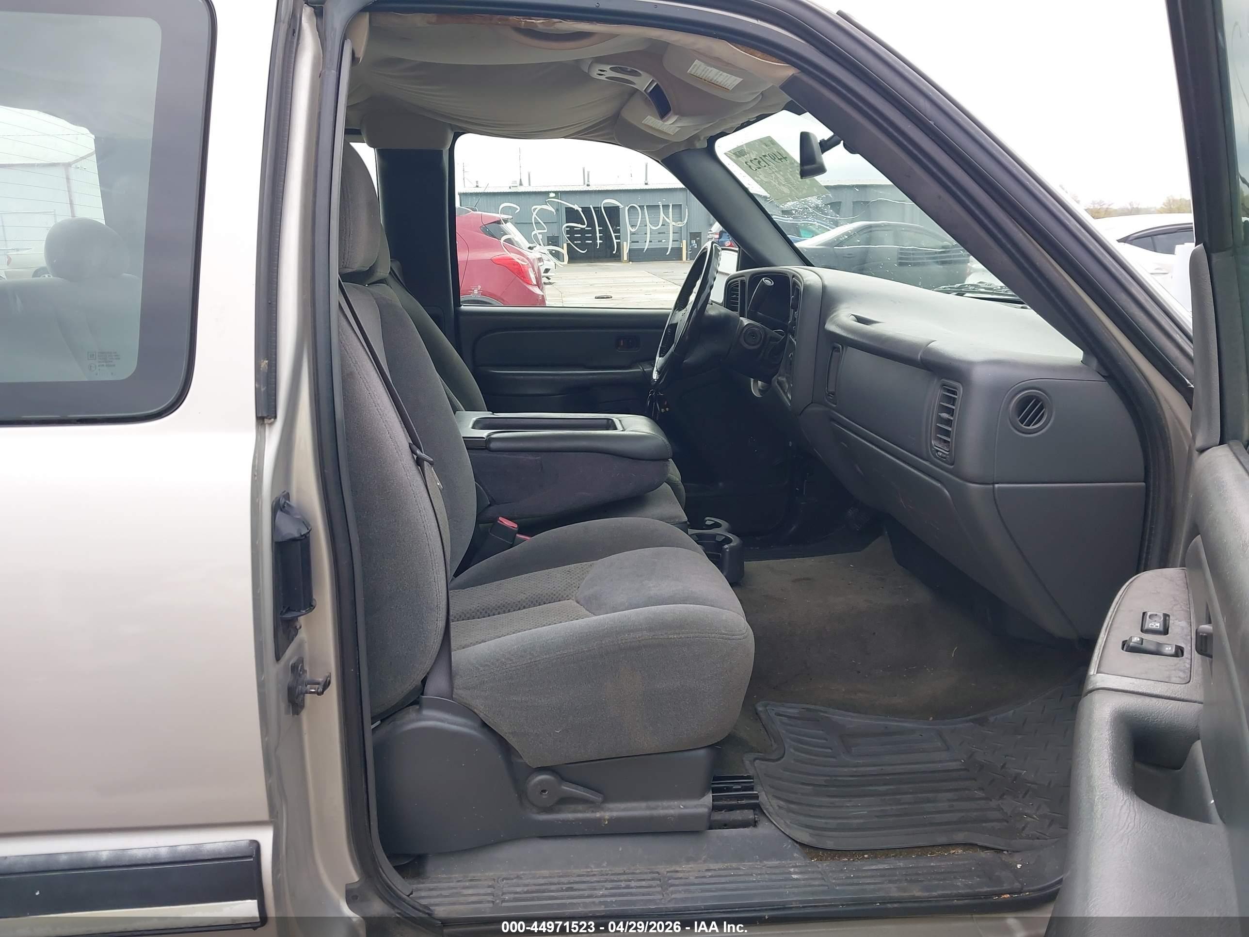 CHEVROLET SILVERADO image 5