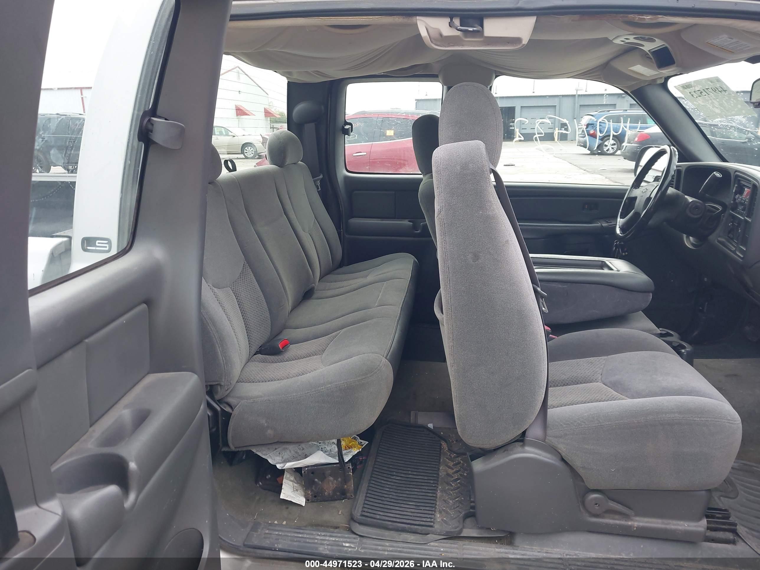 CHEVROLET SILVERADO image 8