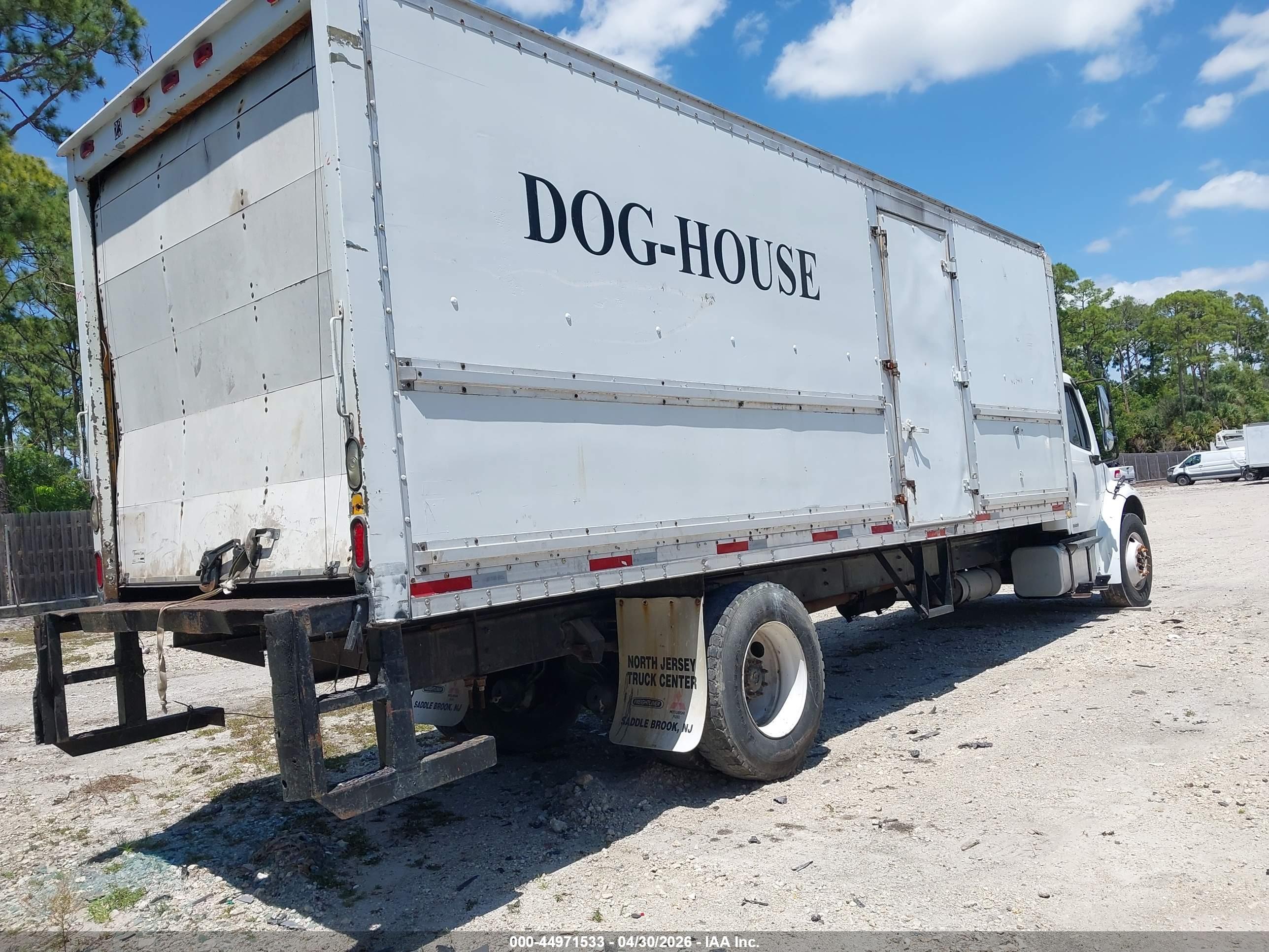 FREIGHTLINER M2 image 4
