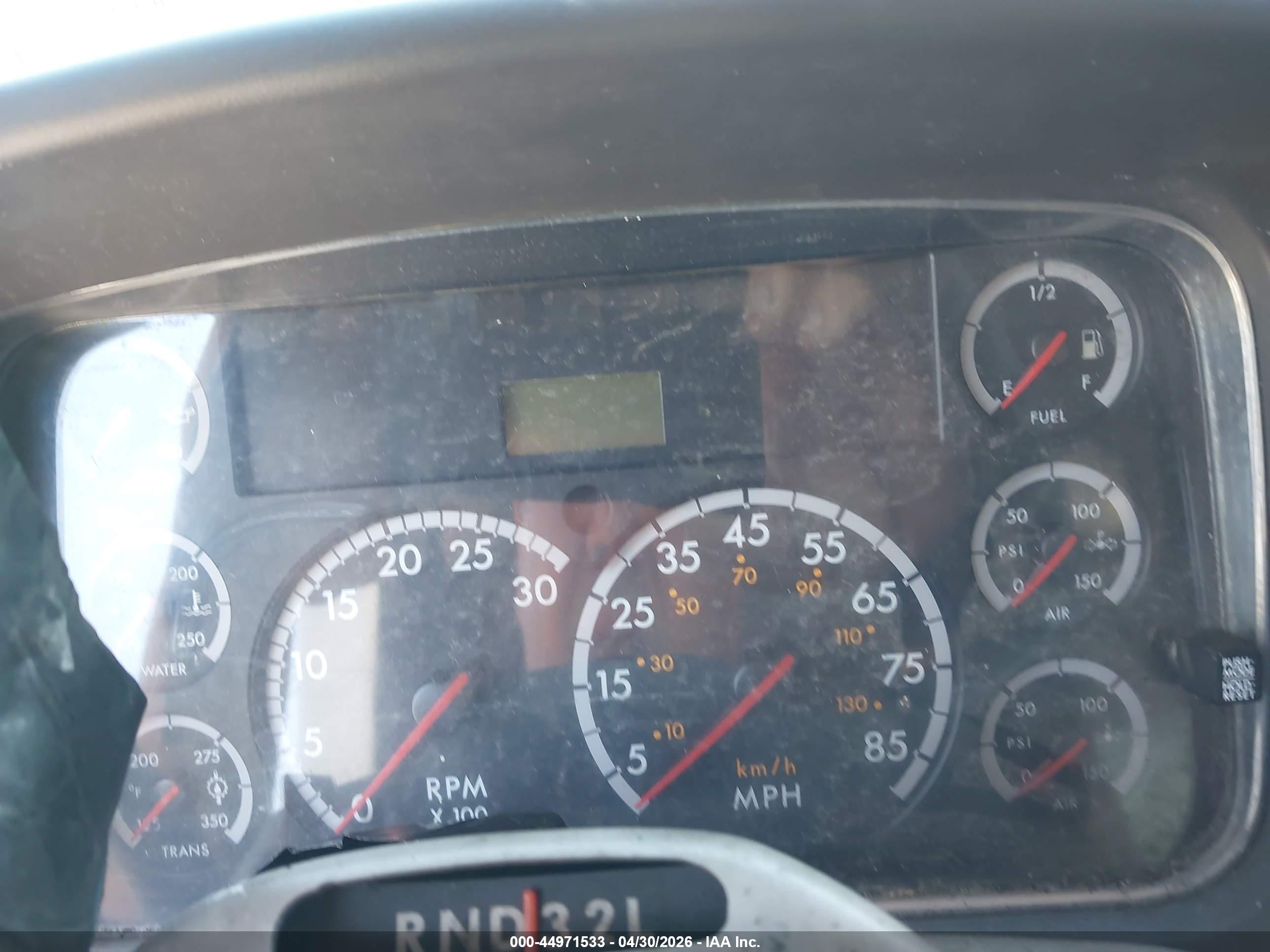 FREIGHTLINER M2 image 6