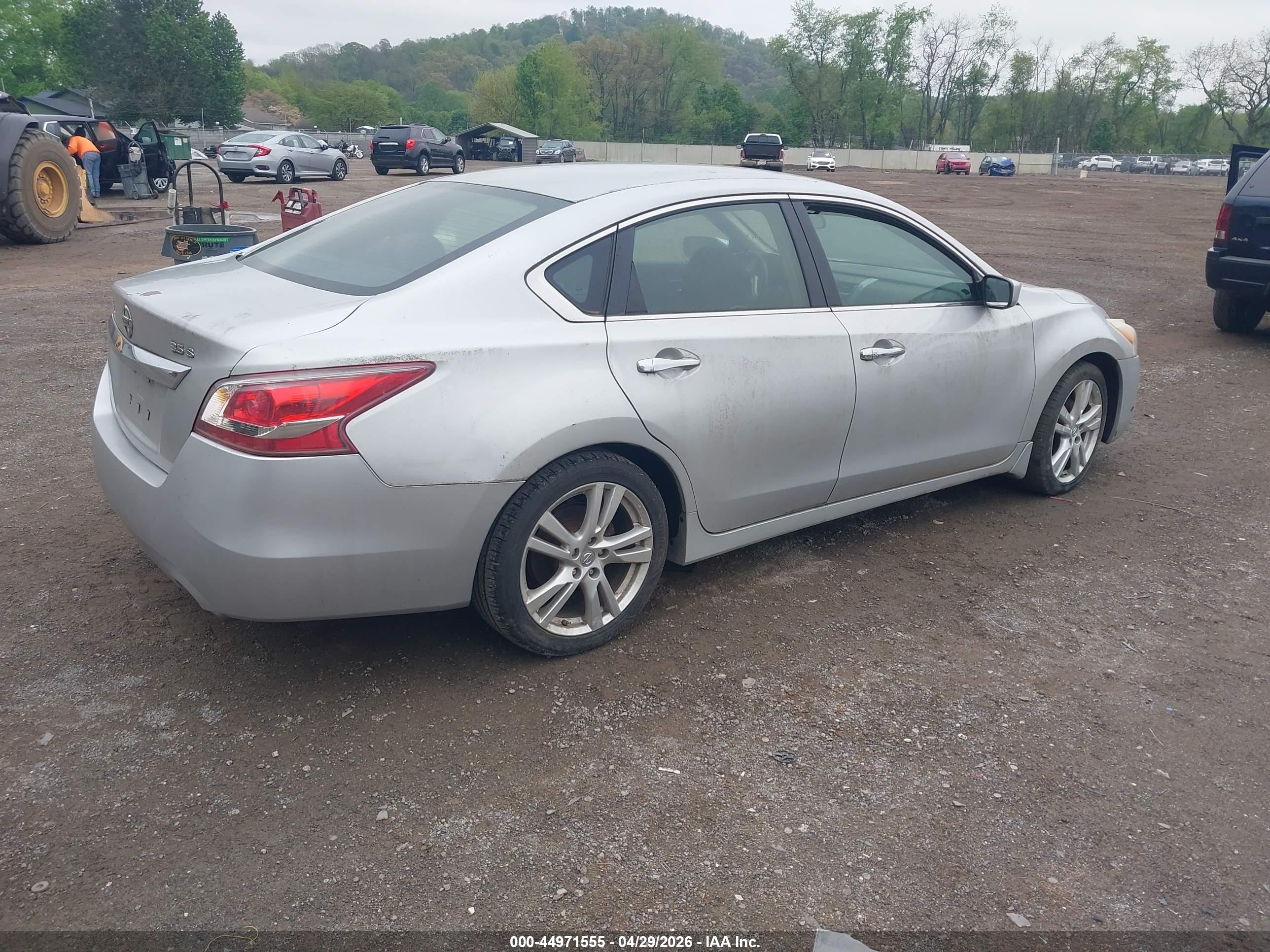 NISSAN ALTIMA image 4