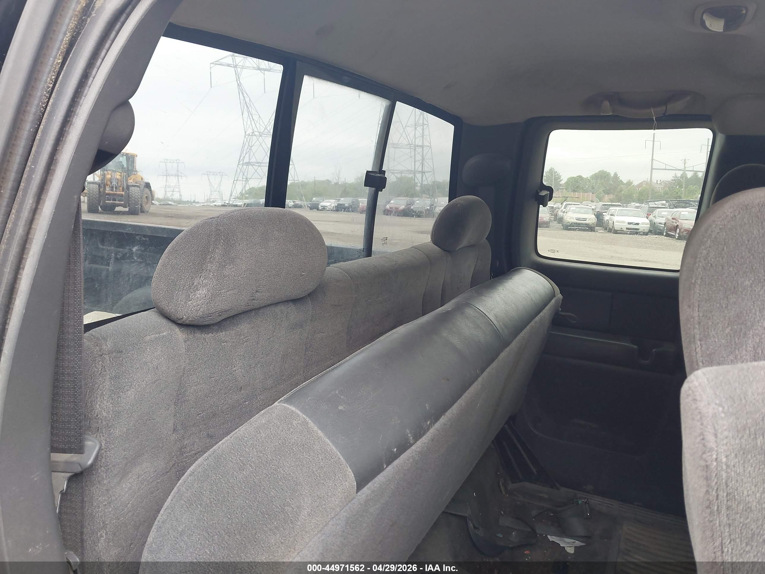 CHEVROLET SILVERADO image 8