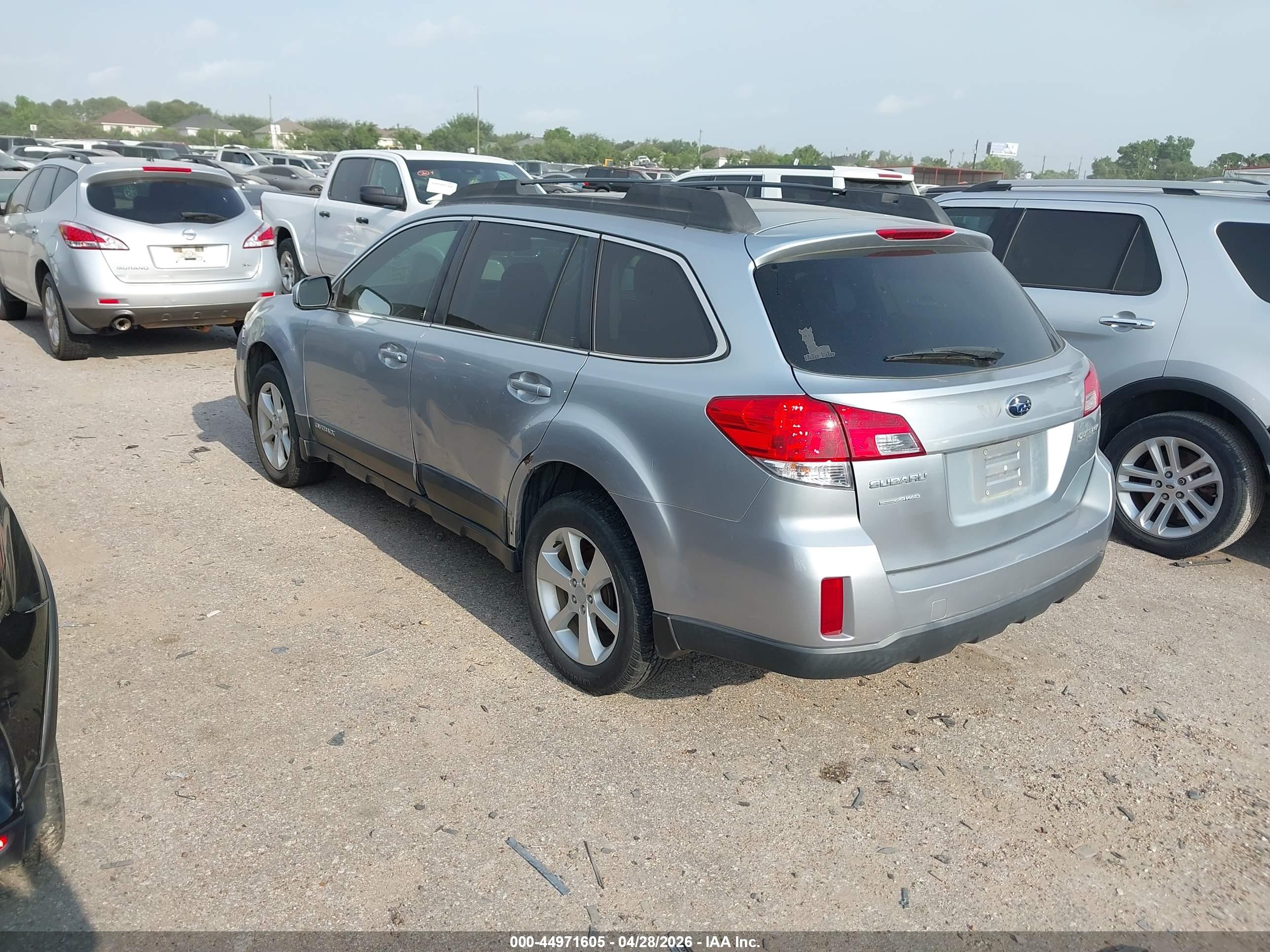 SUBARU OUTBACK image 3