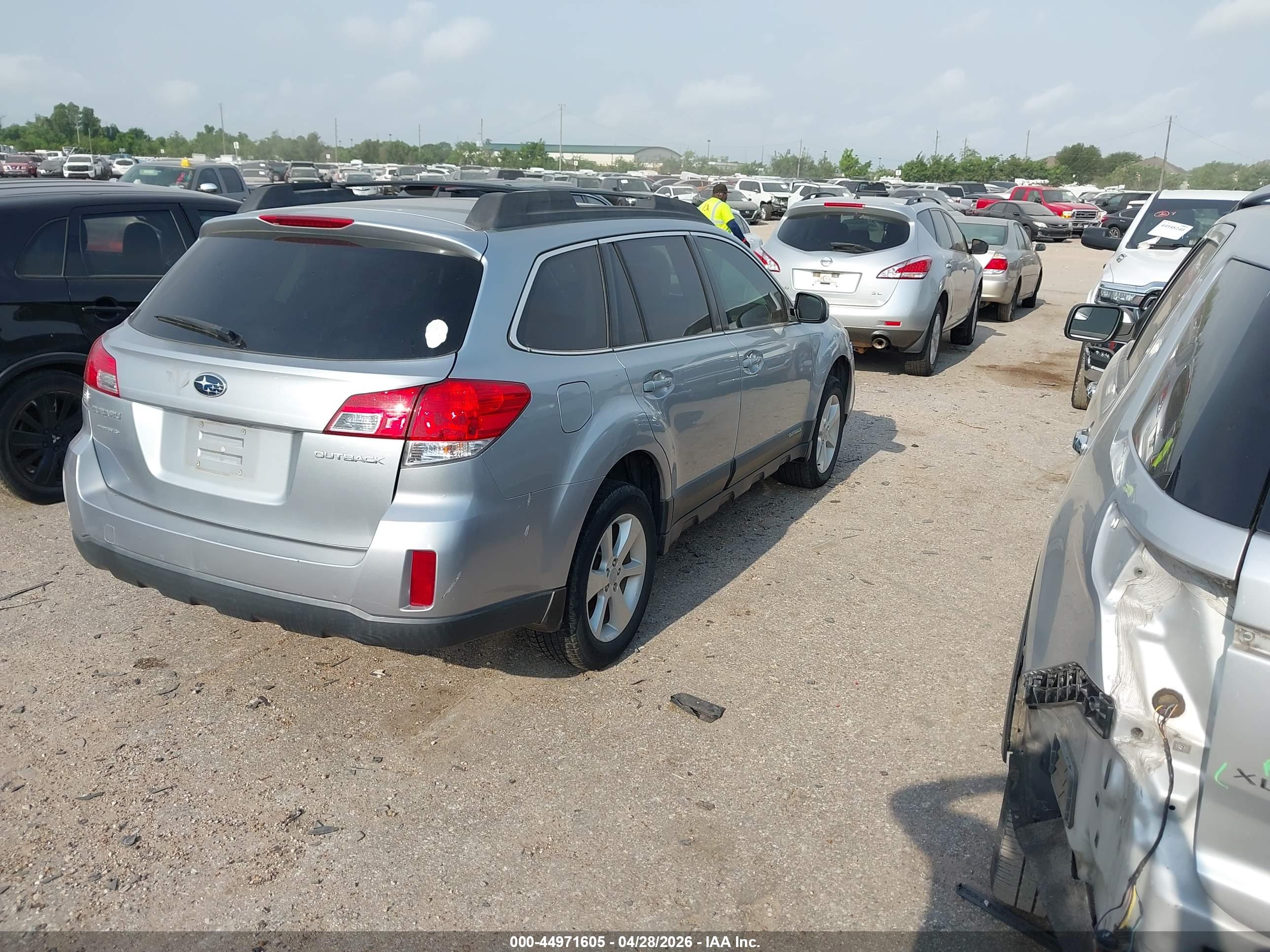 SUBARU OUTBACK image 4