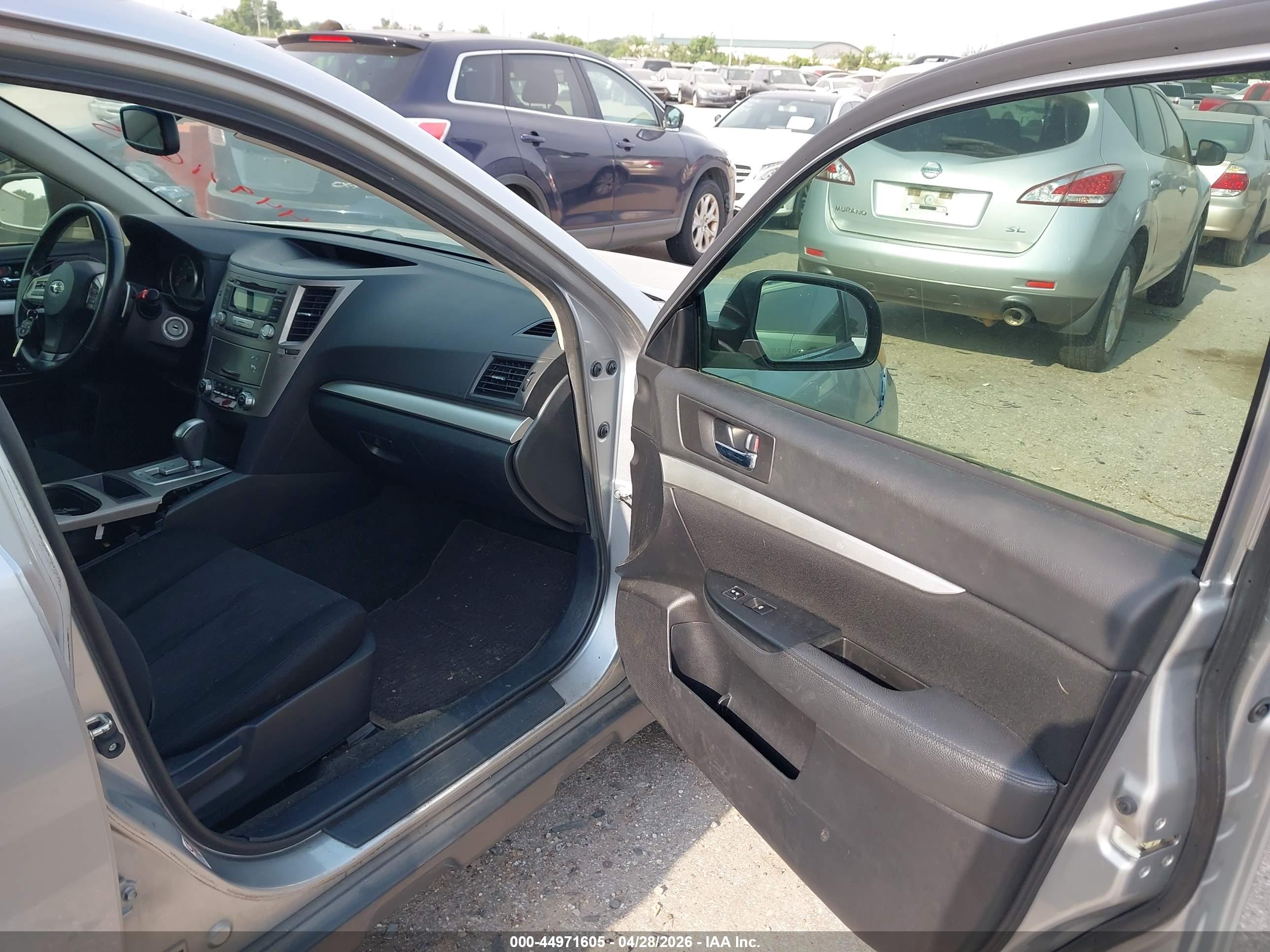 SUBARU OUTBACK image 5