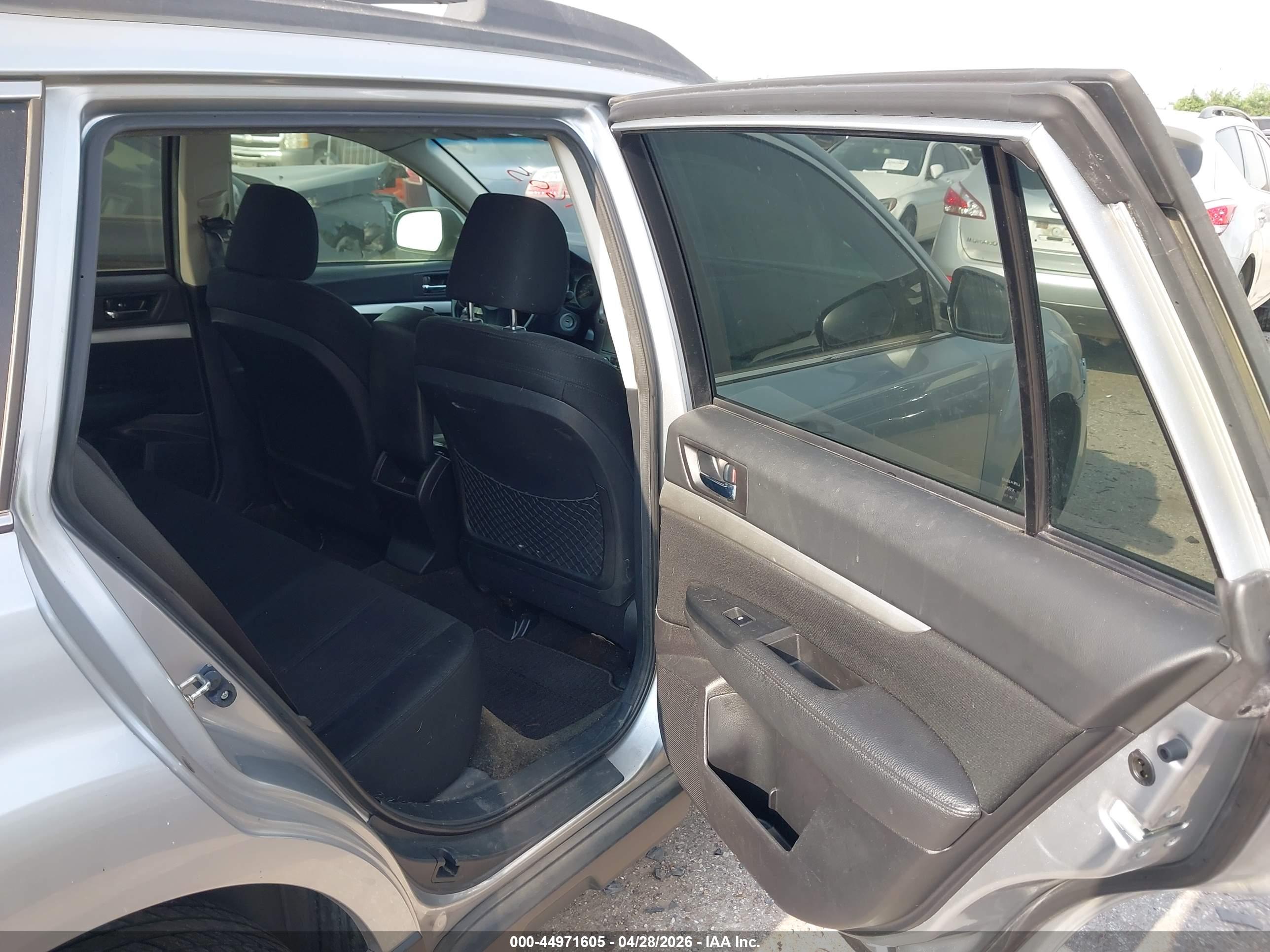 SUBARU OUTBACK image 8