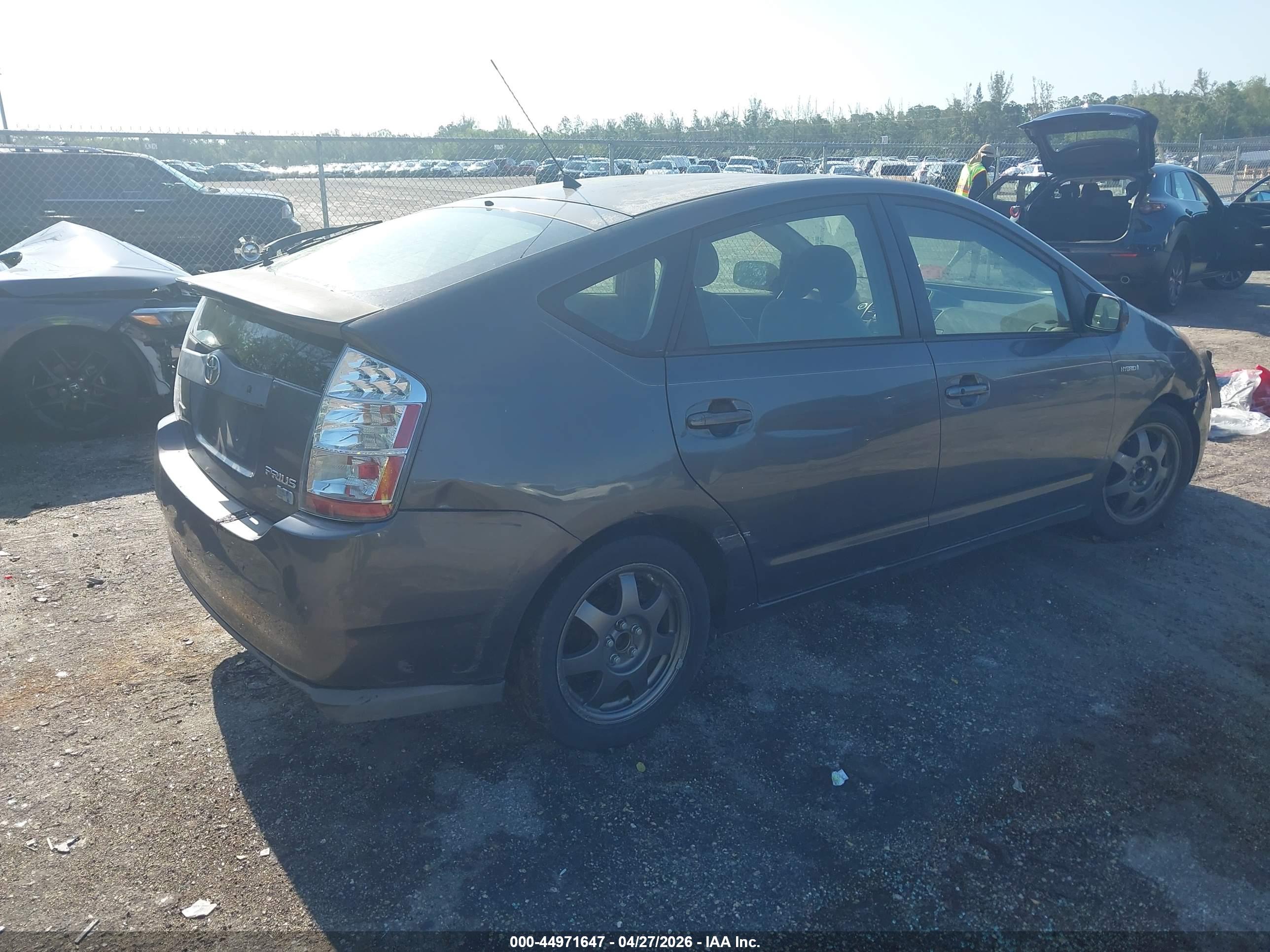 TOYOTA PRIUS image 4