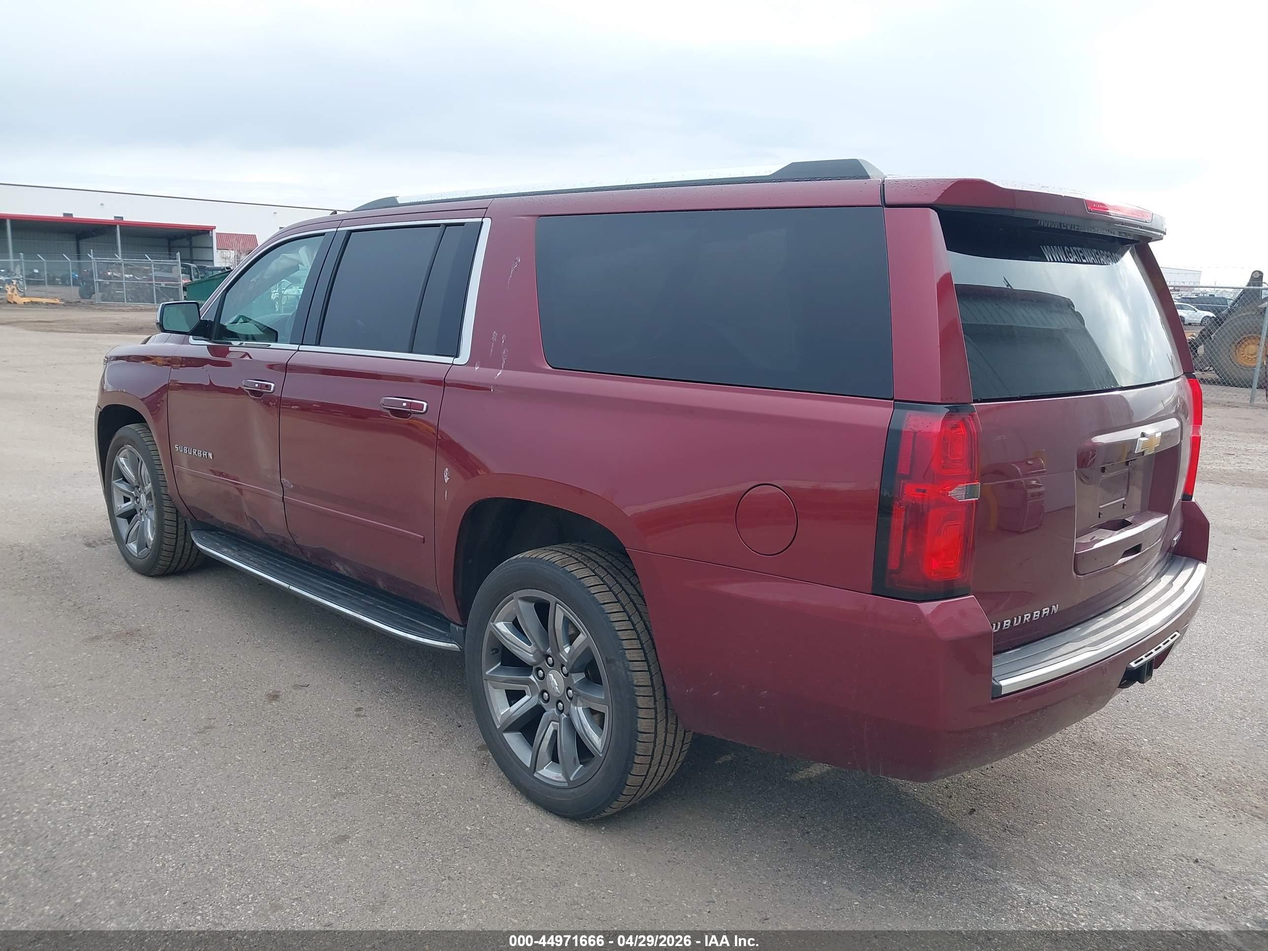 CHEVROLET SUBURBAN image 3