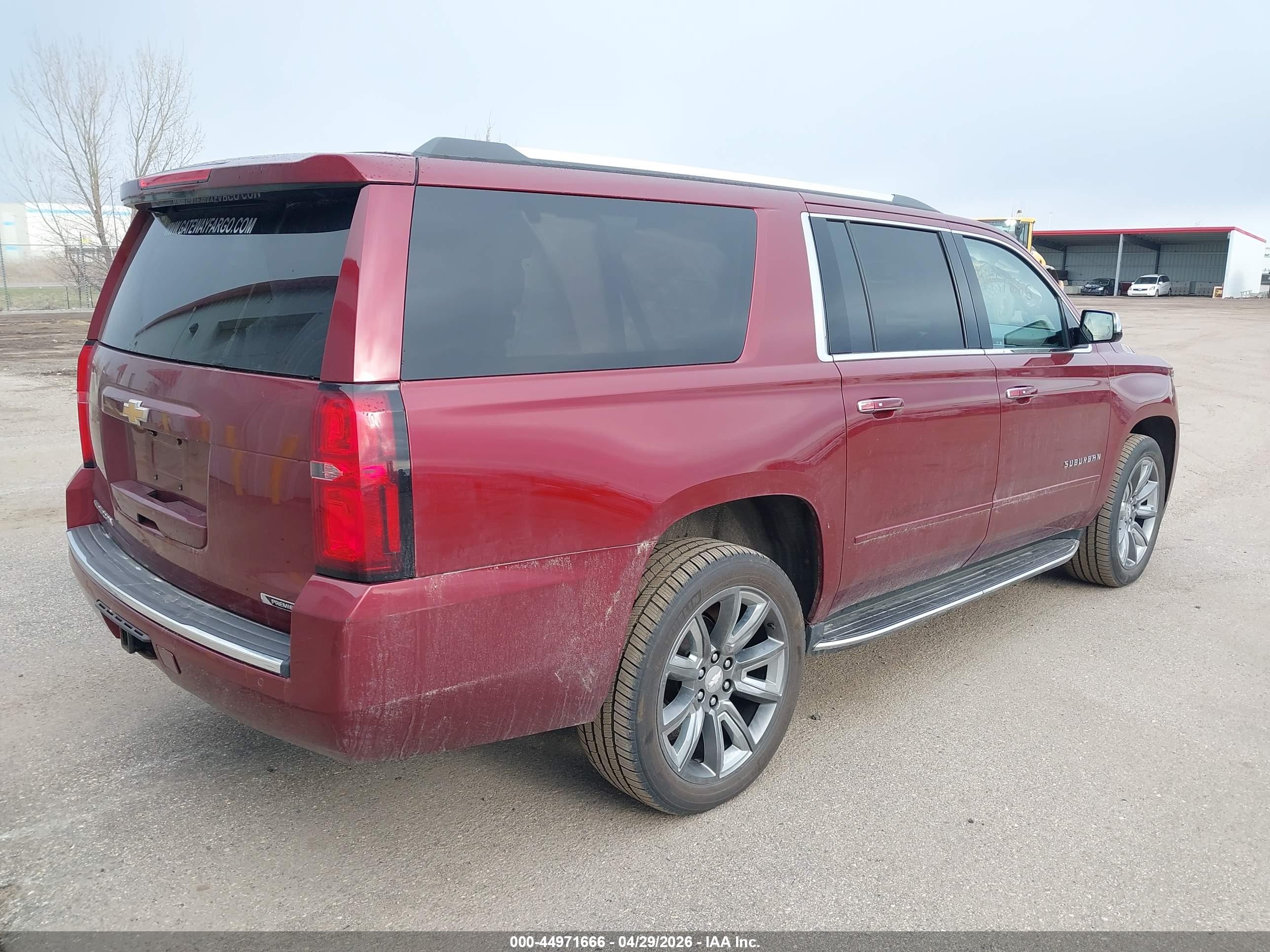 CHEVROLET SUBURBAN image 4