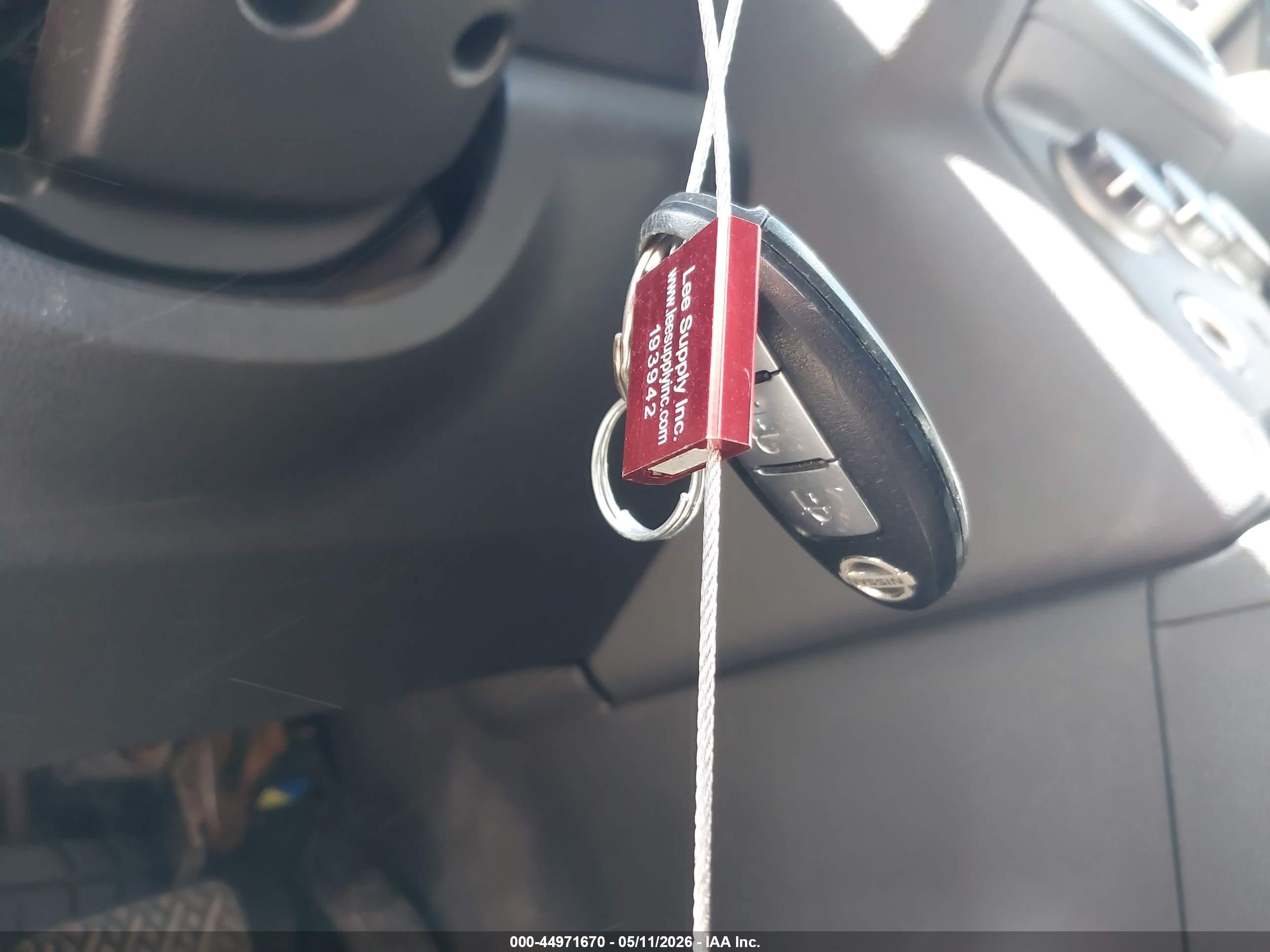 NISSAN ROGUE image 11
