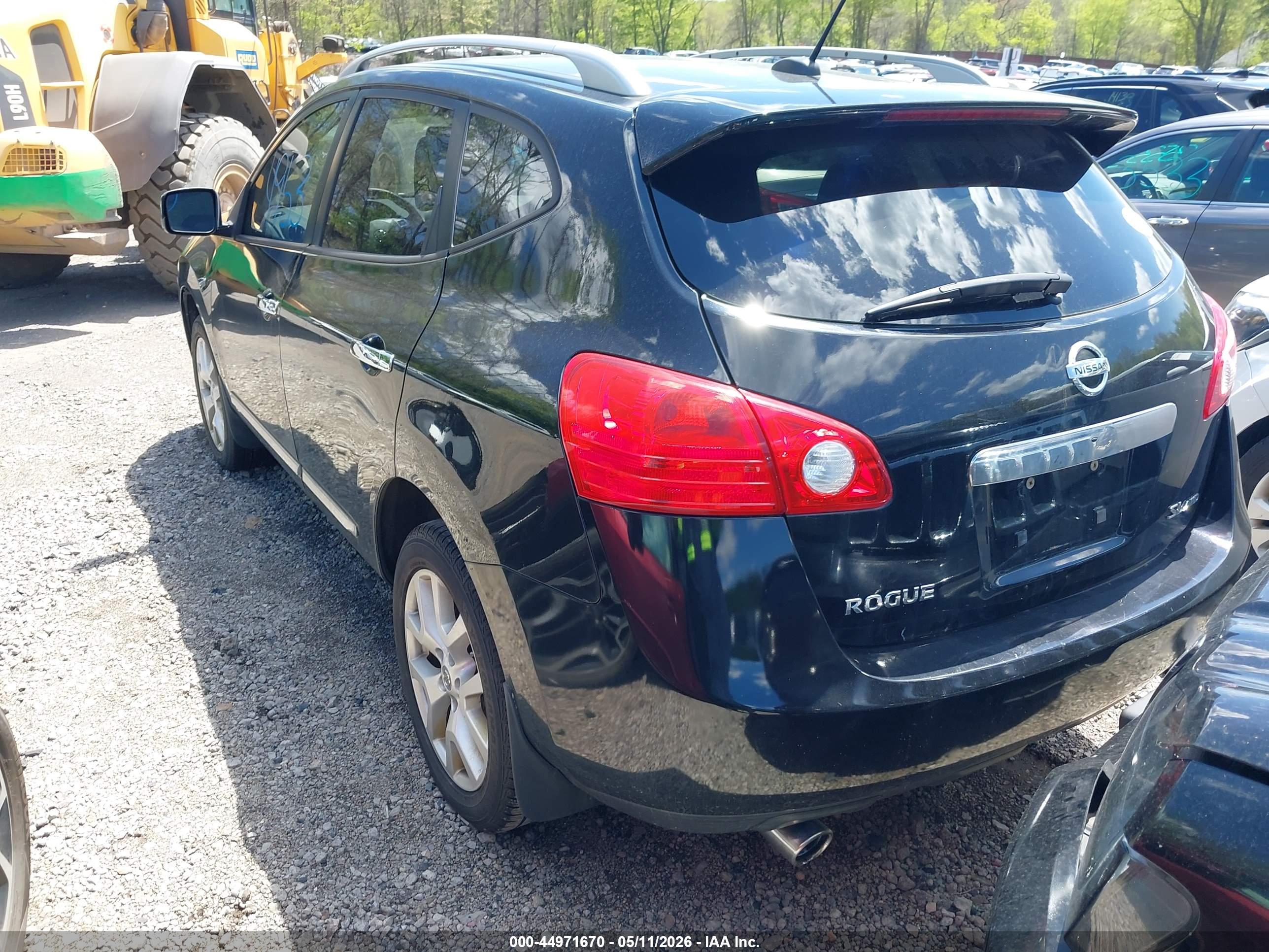 NISSAN ROGUE image 3