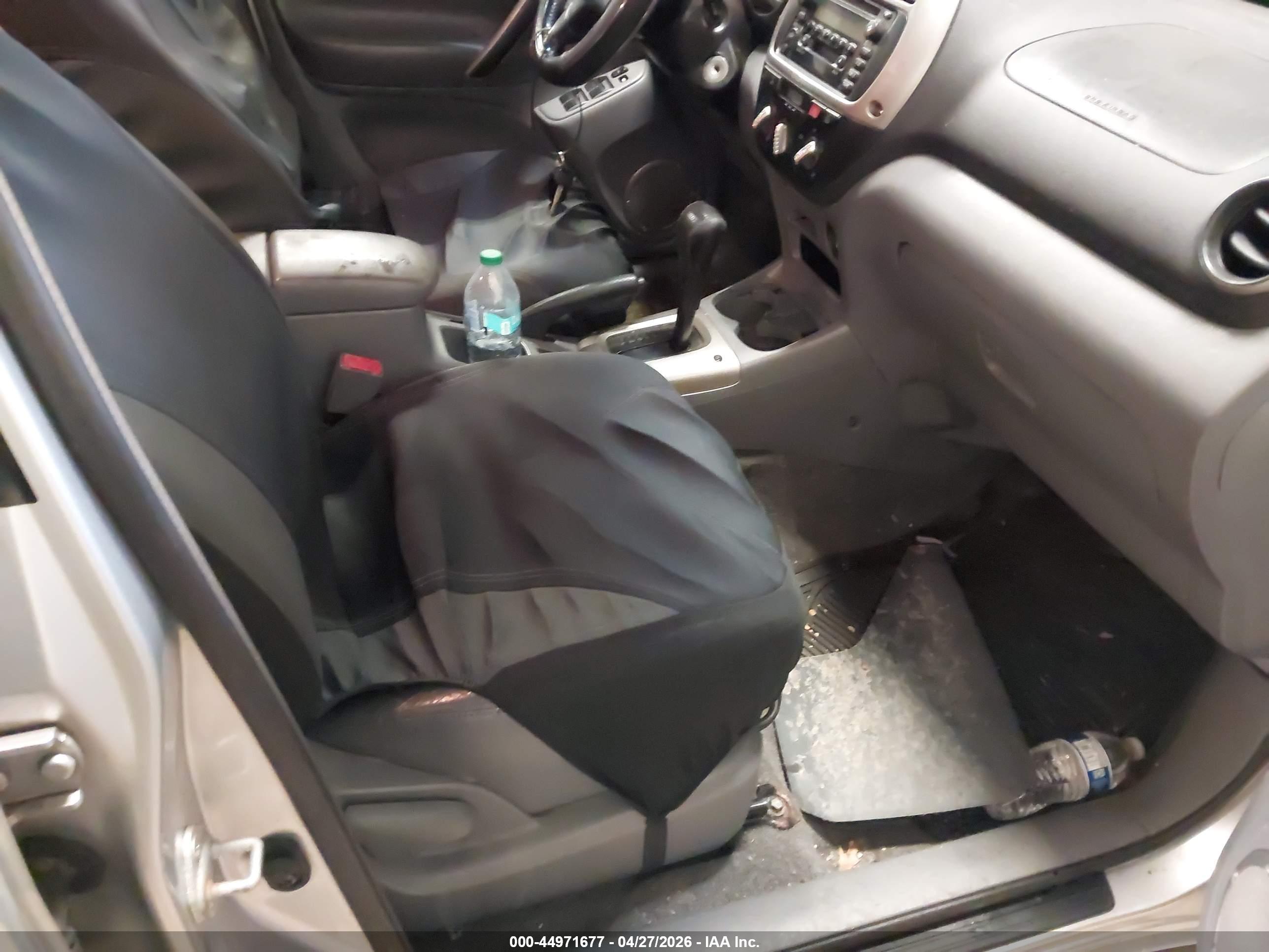 TOYOTA RAV4 image 5