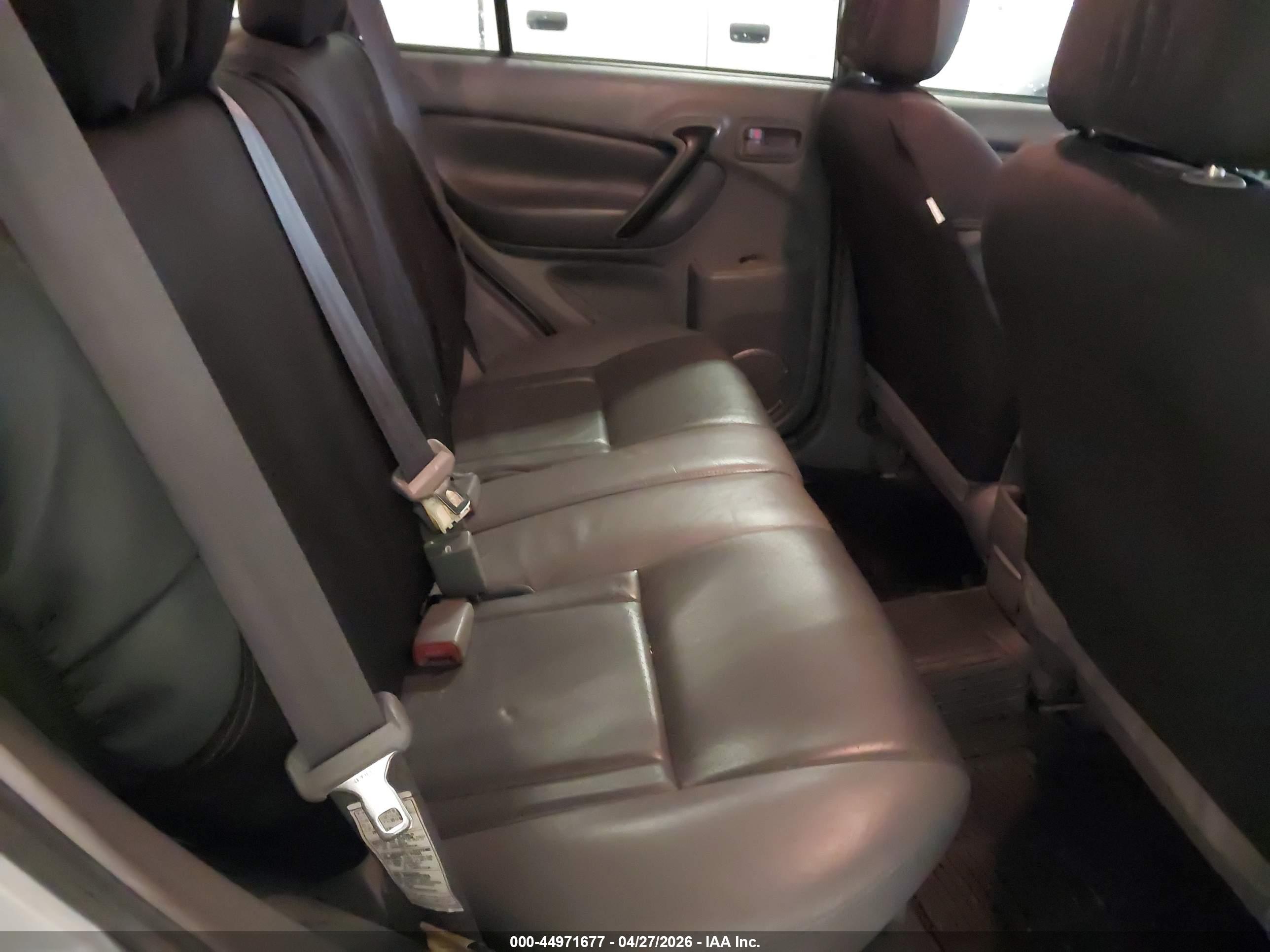 TOYOTA RAV4 image 8