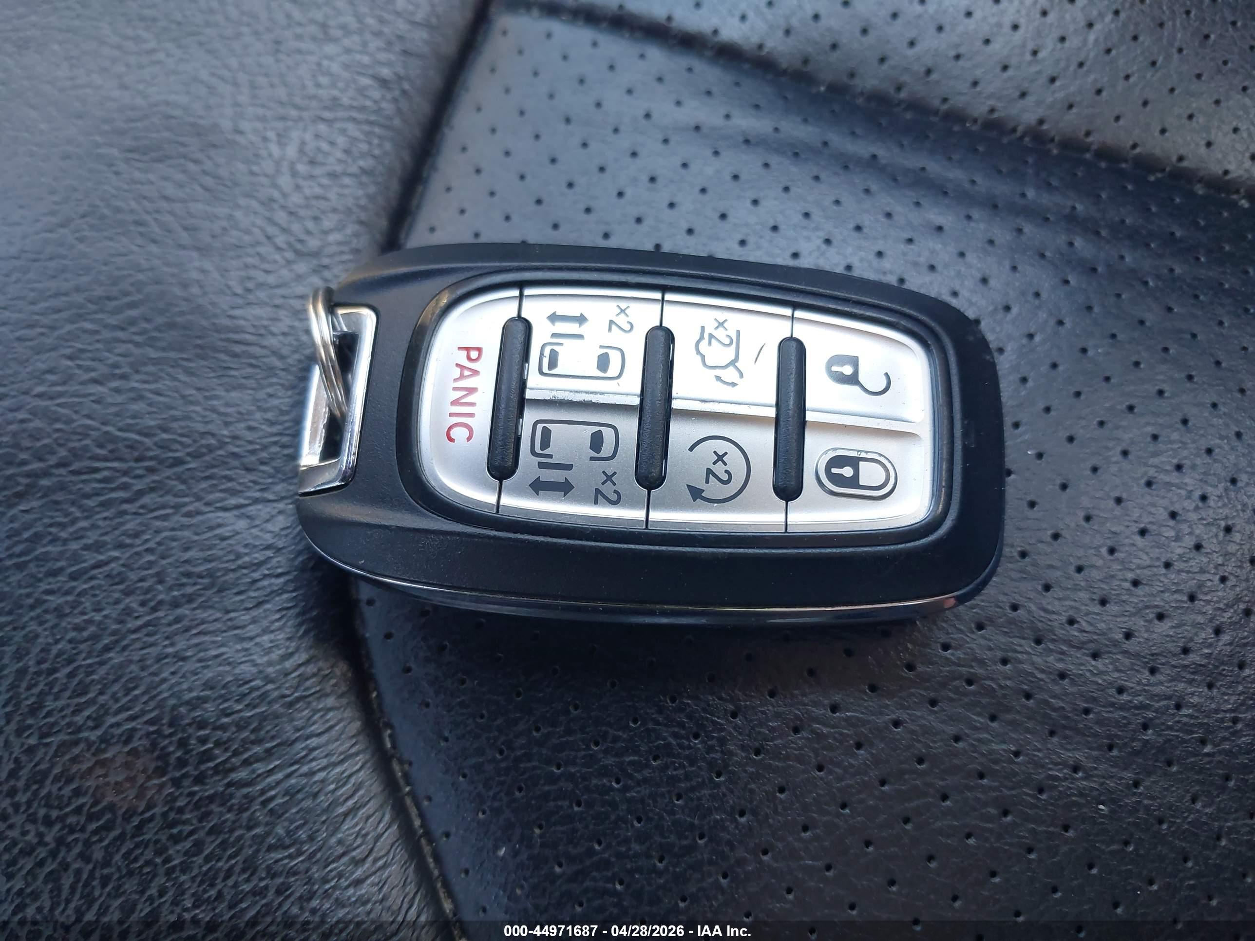 CHRYSLER PACIFICA image 11