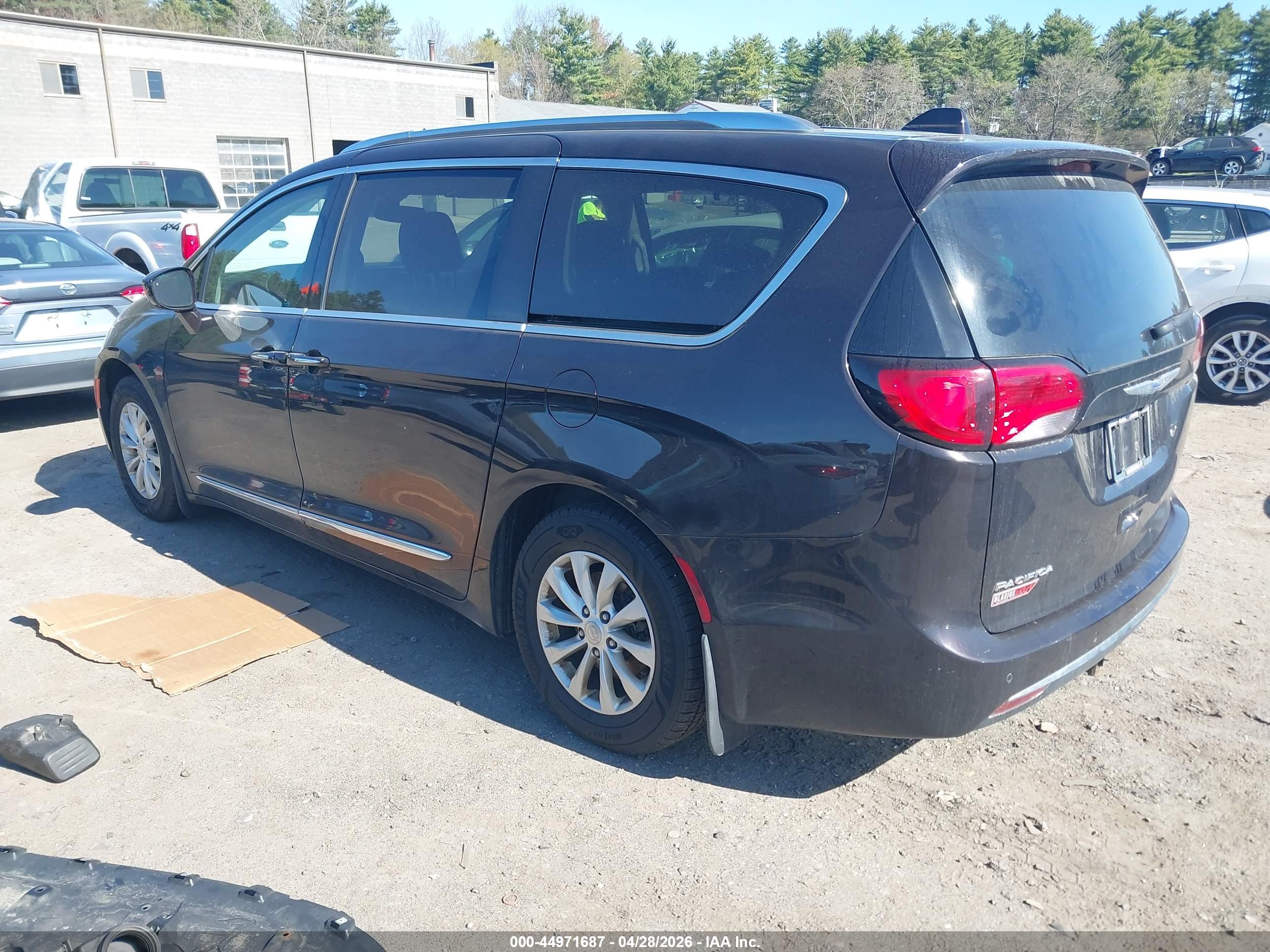 CHRYSLER PACIFICA image 3