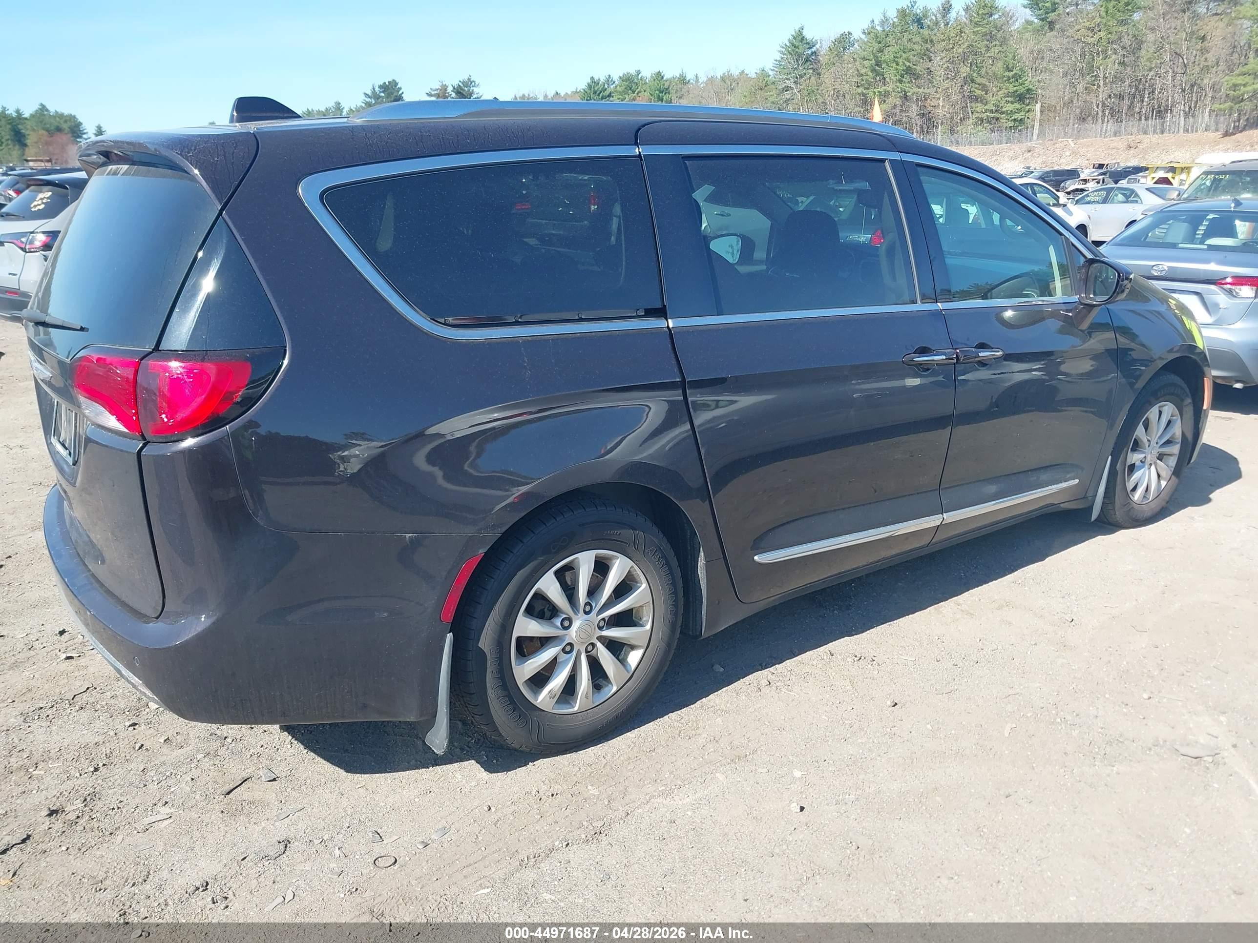 CHRYSLER PACIFICA image 4