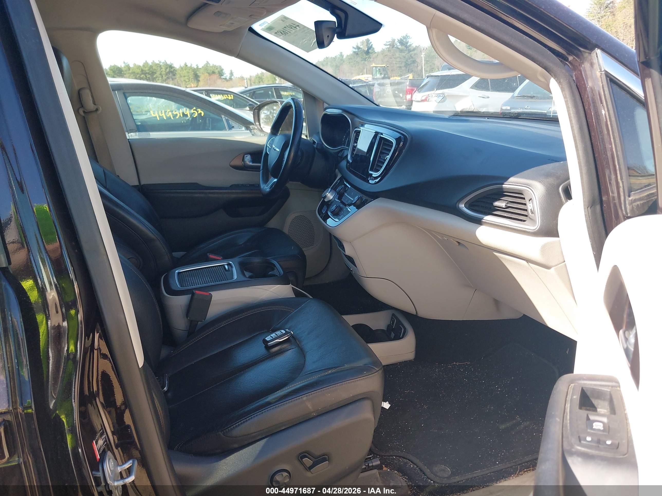 CHRYSLER PACIFICA image 5