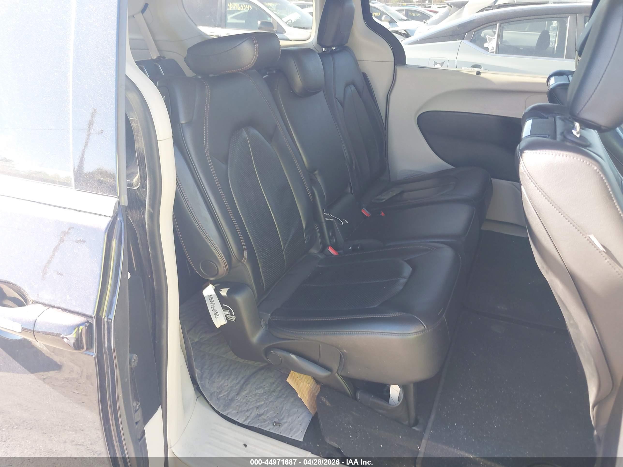 CHRYSLER PACIFICA image 8