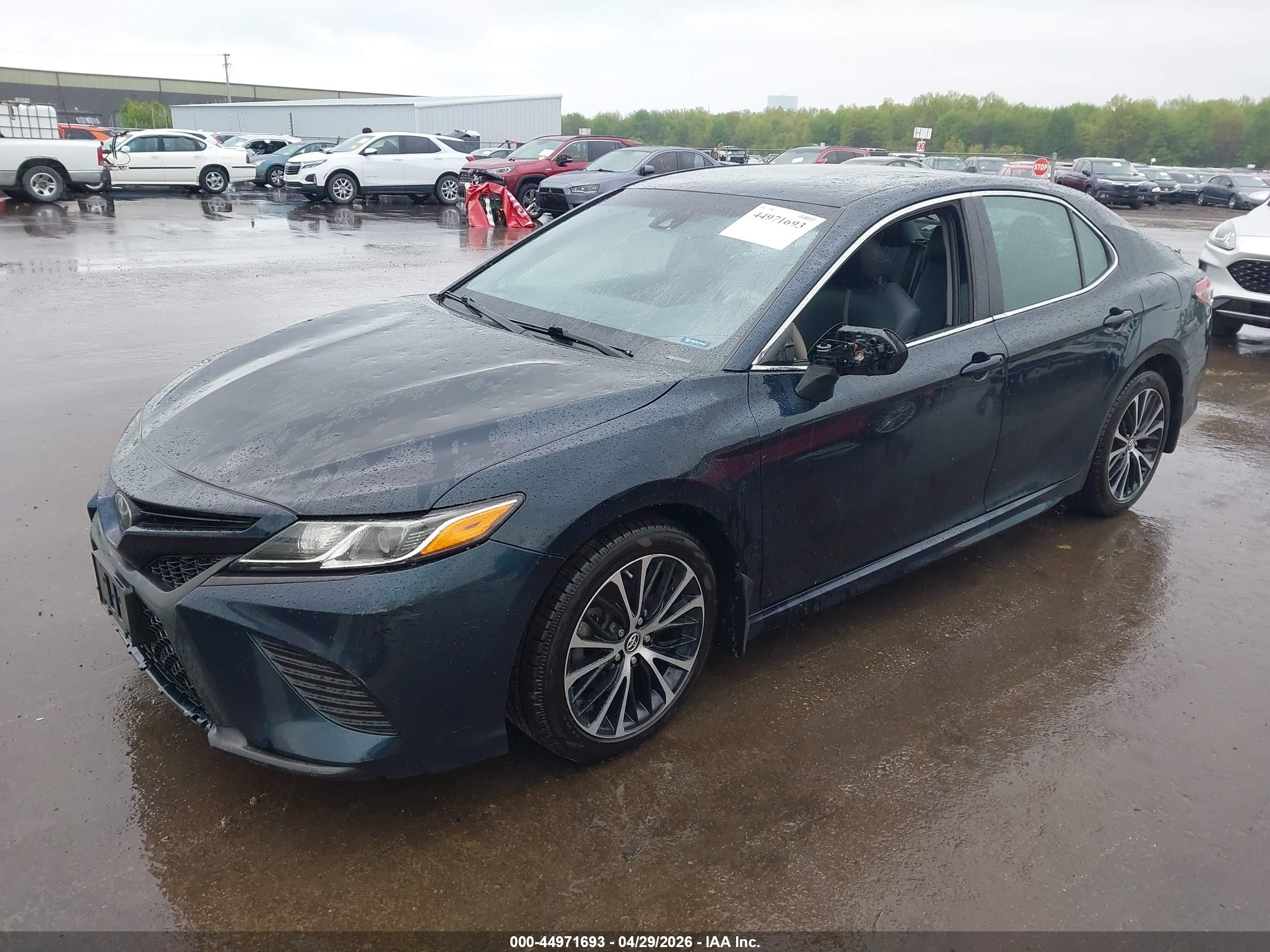 TOYOTA CAMRY image 2
