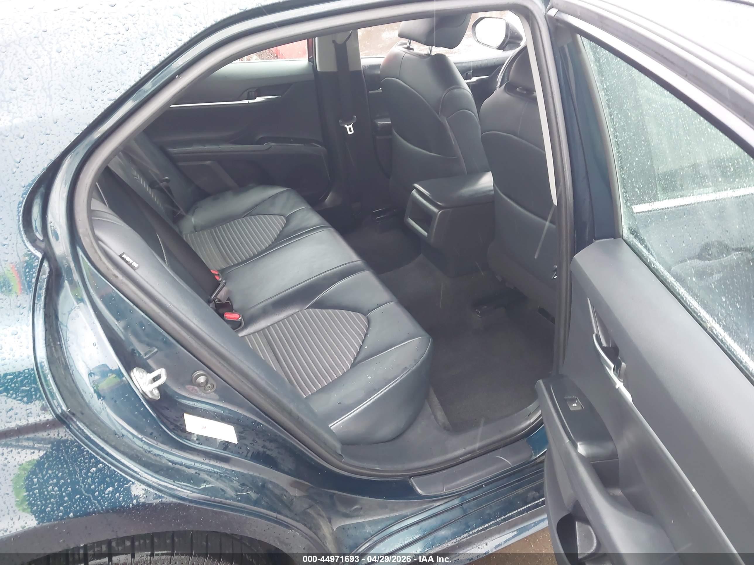 TOYOTA CAMRY image 8