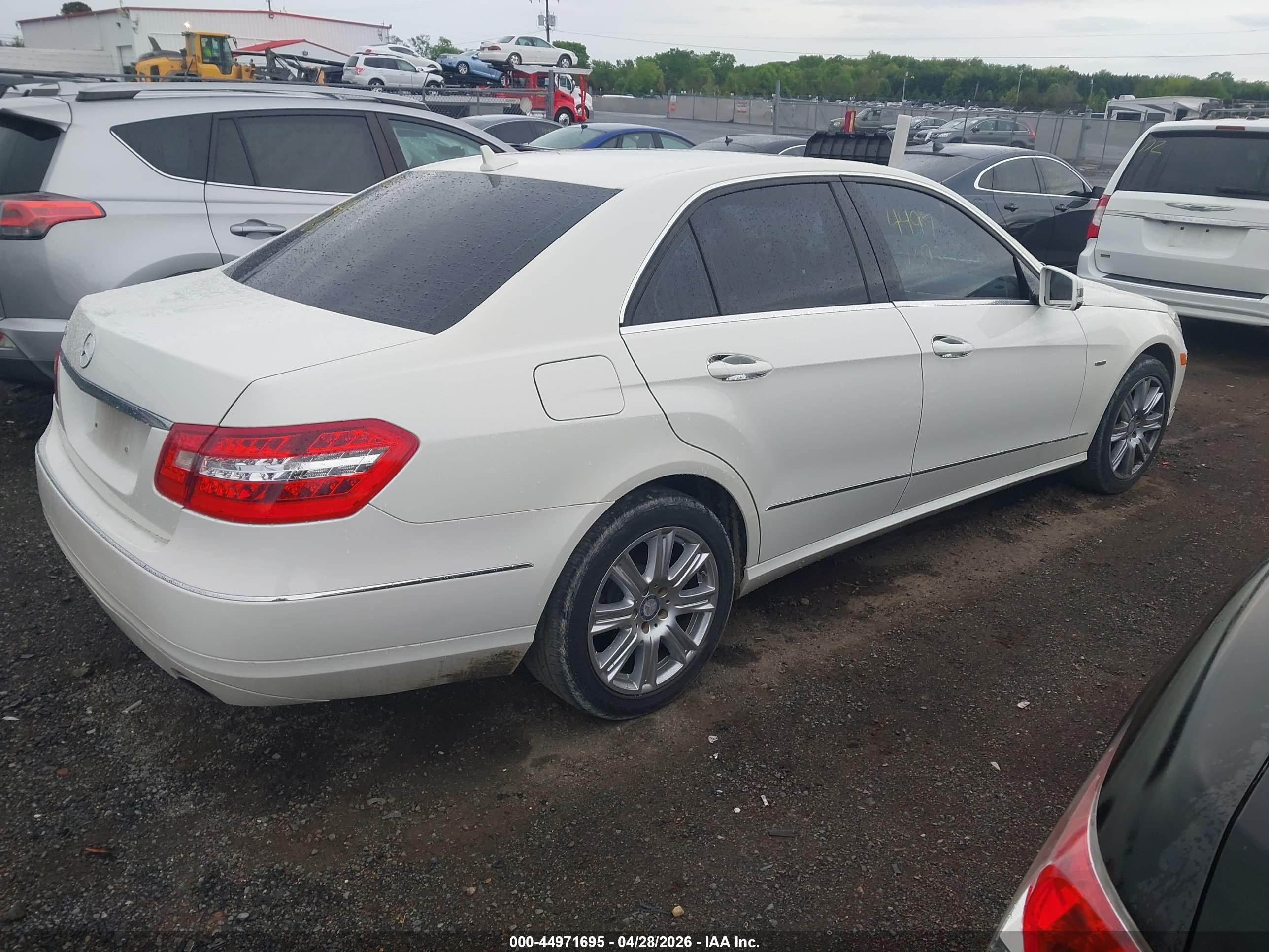 MERCEDES-BENZ E image 4