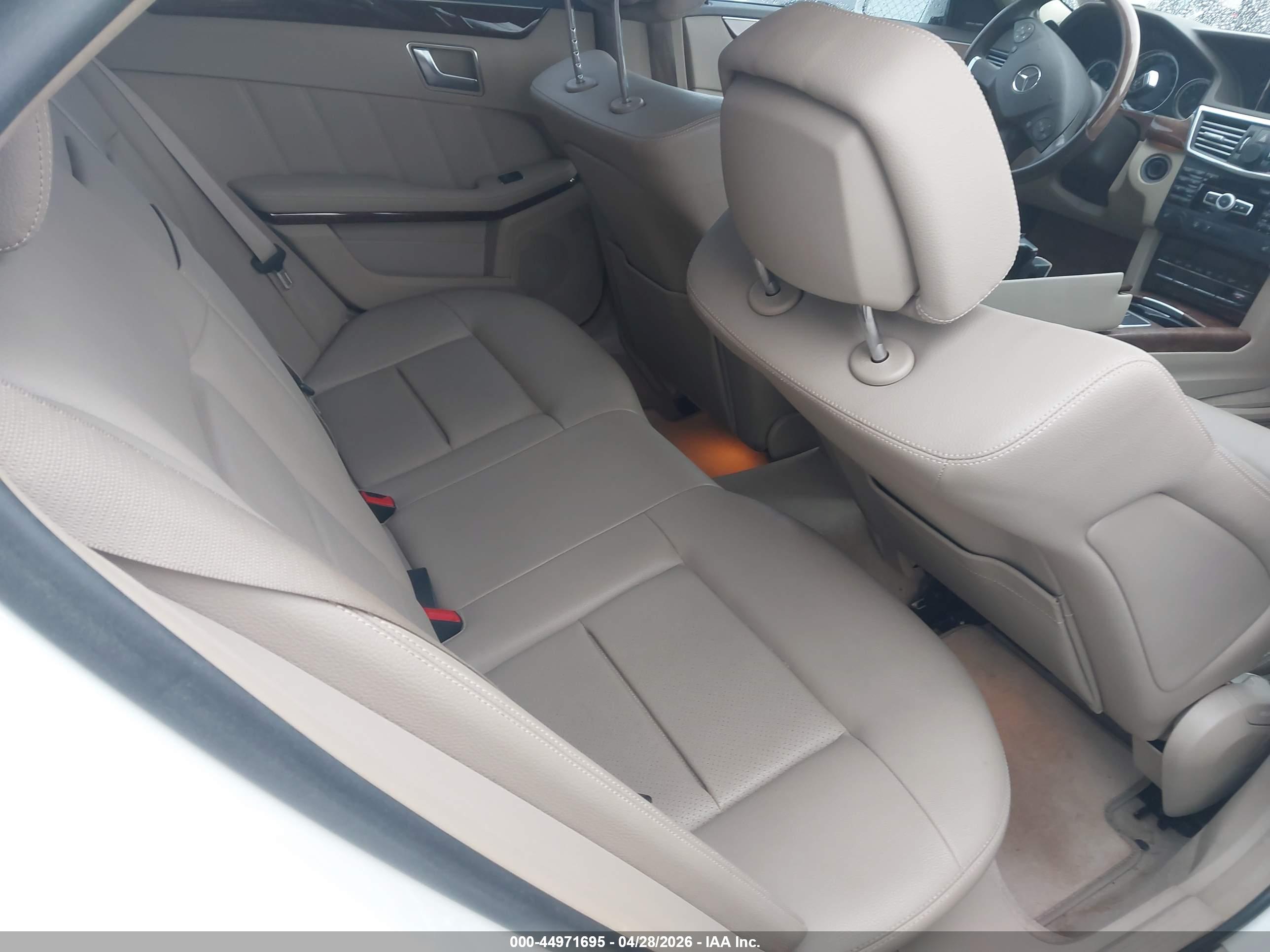 MERCEDES-BENZ E image 8
