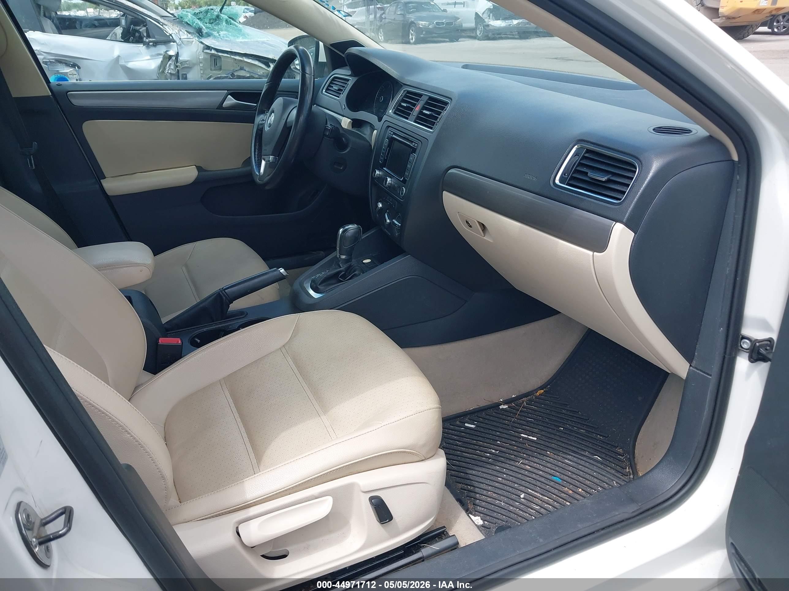 VOLKSWAGEN JETTA image 5
